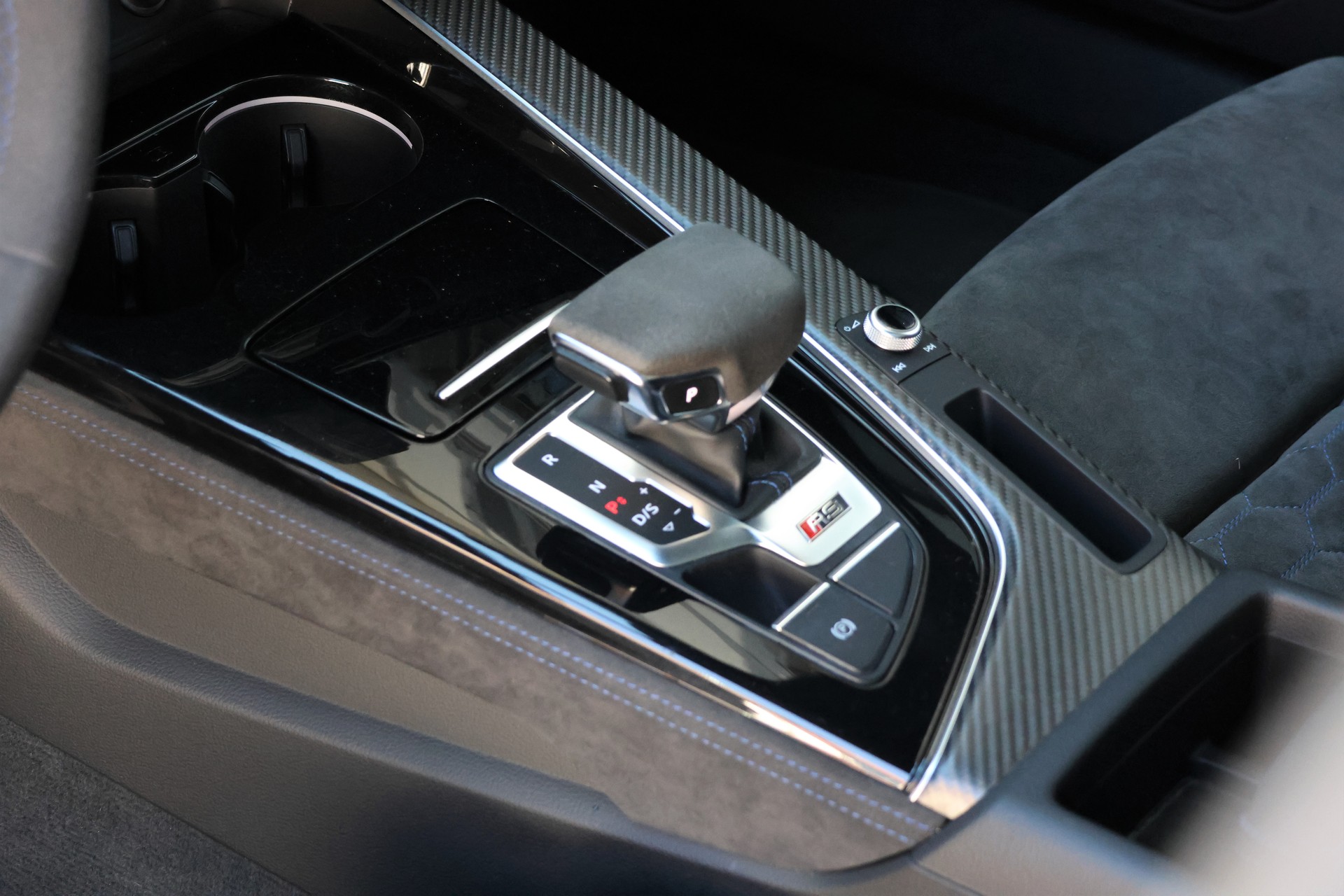 AUDI RS4 Avant quattro tiptronic + 1.9T AHK-image-12