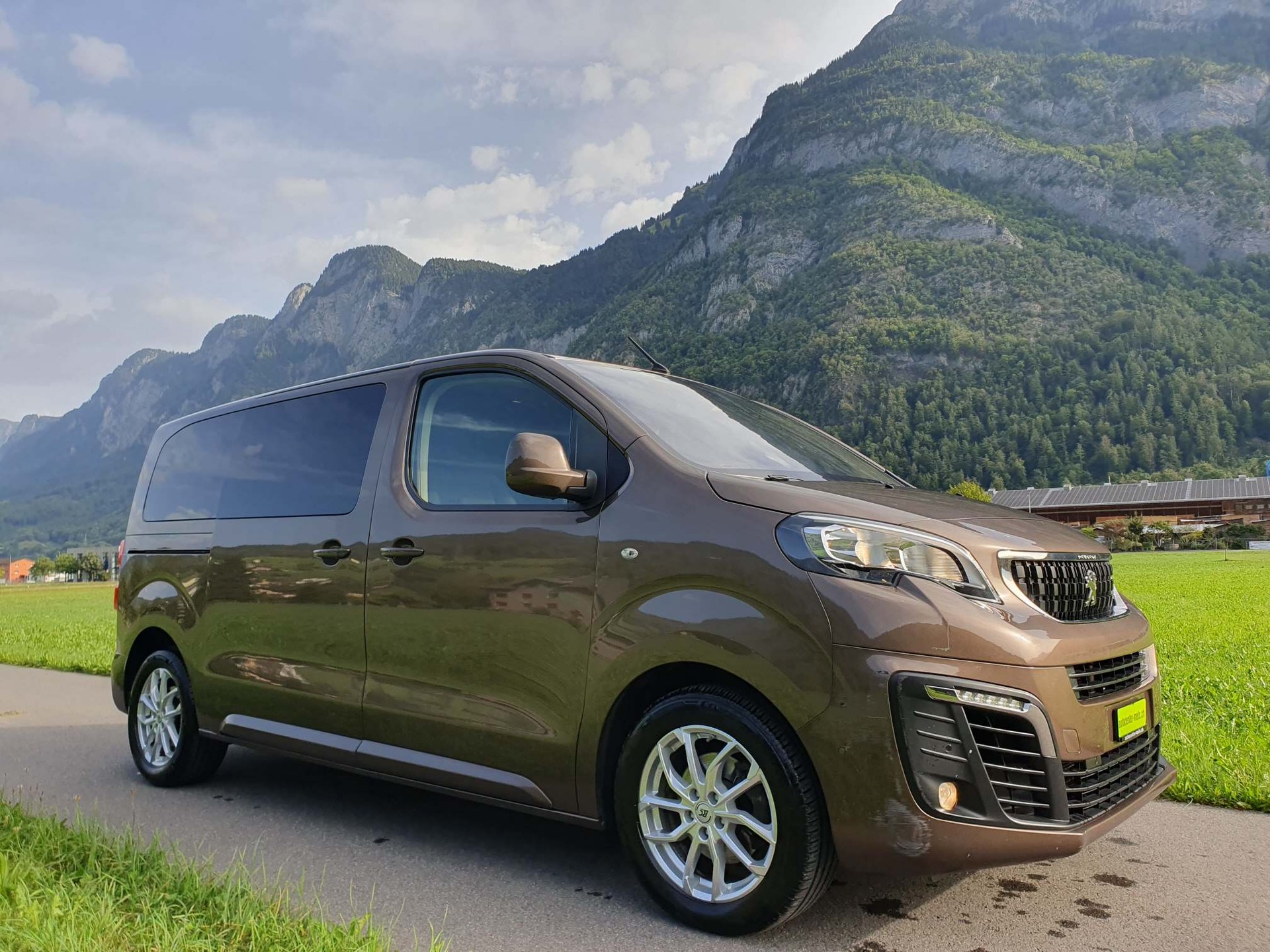 PEUGEOT Traveller Standard 2.0 BlueHDi 180 Active S/S-image-0