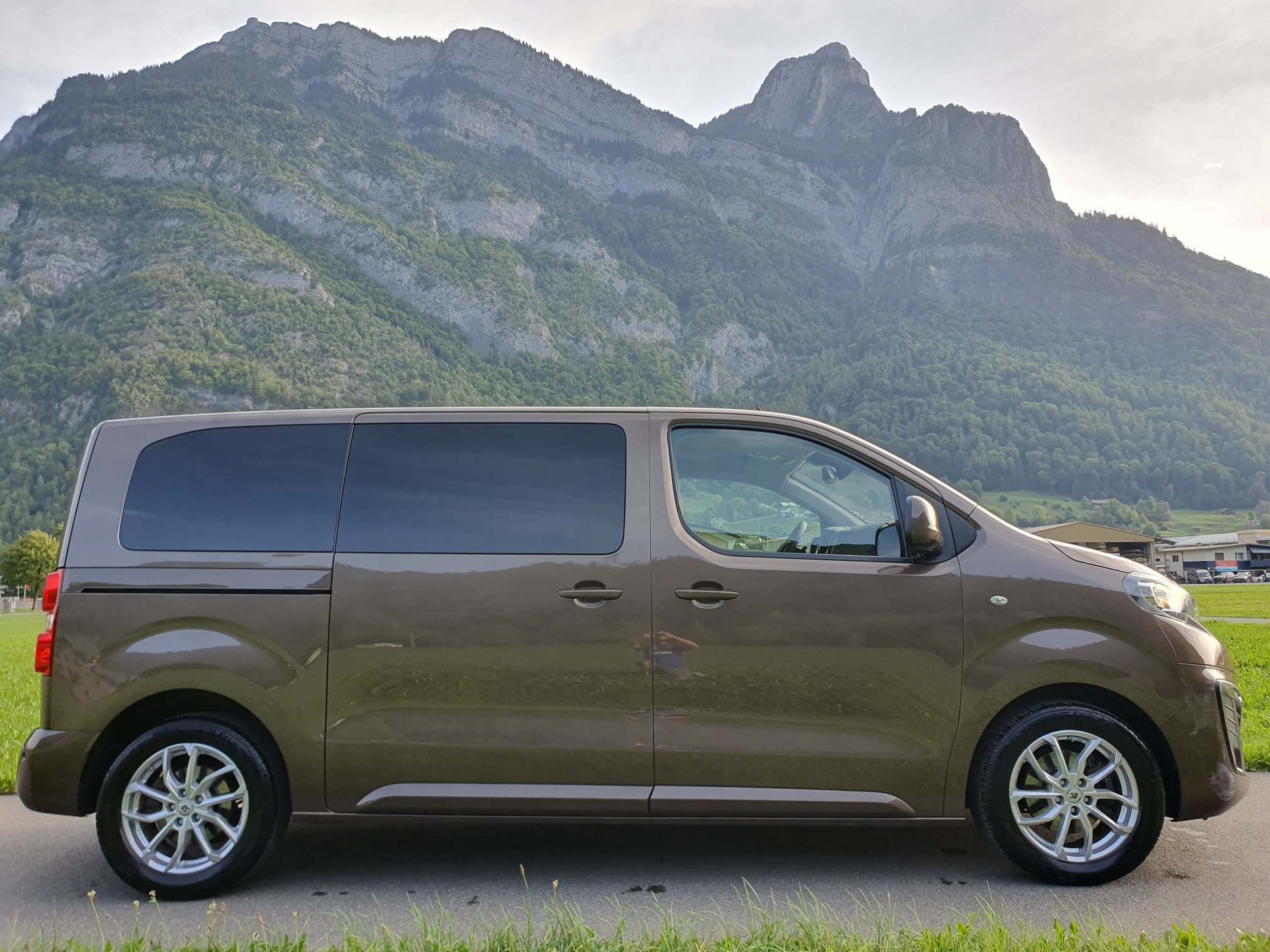 PEUGEOT Traveller Standard 2.0 BlueHDi 180 Active S/S-image-7