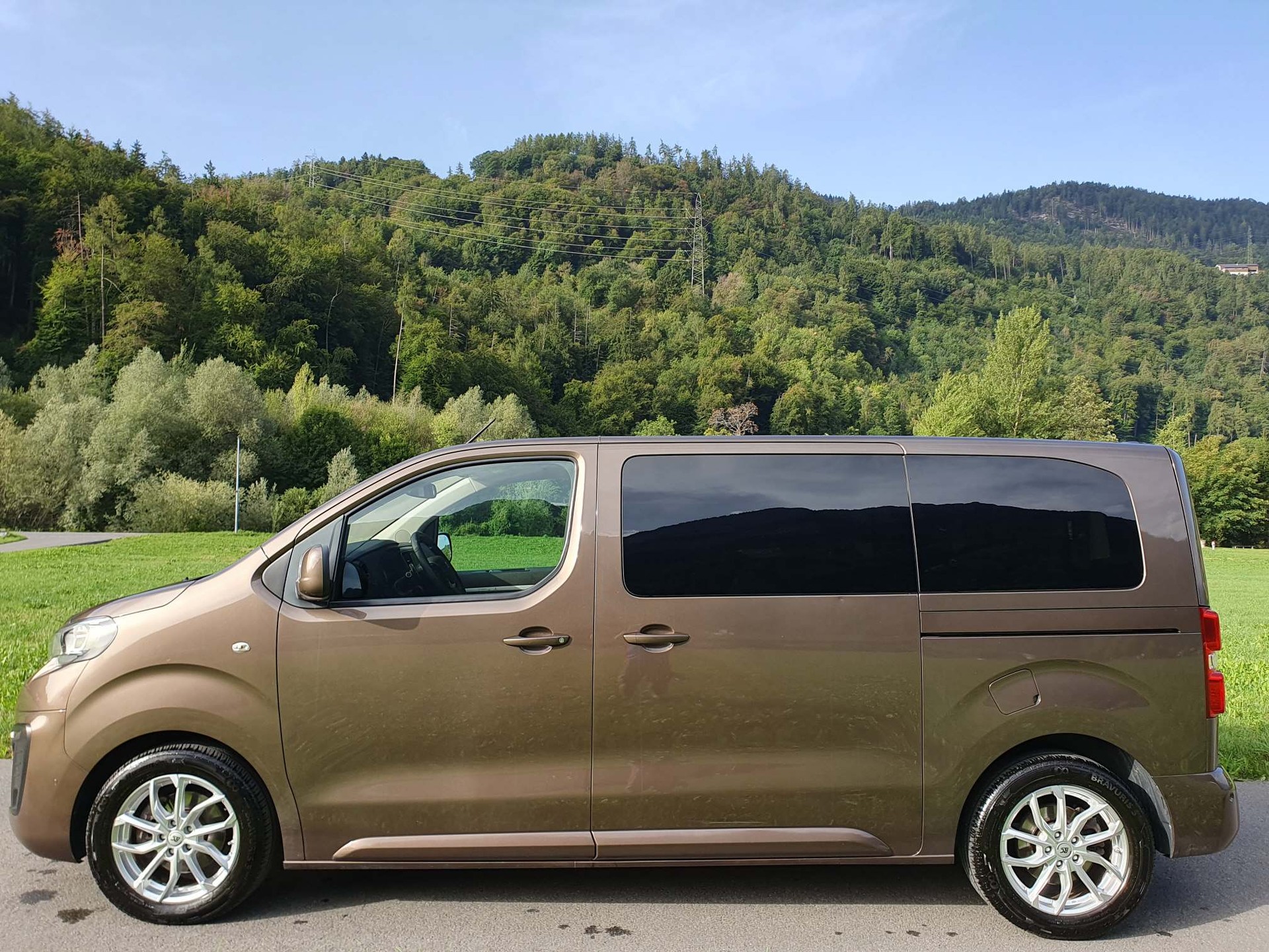 PEUGEOT Traveller Standard 2.0 BlueHDi 180 Active S/S-image-3