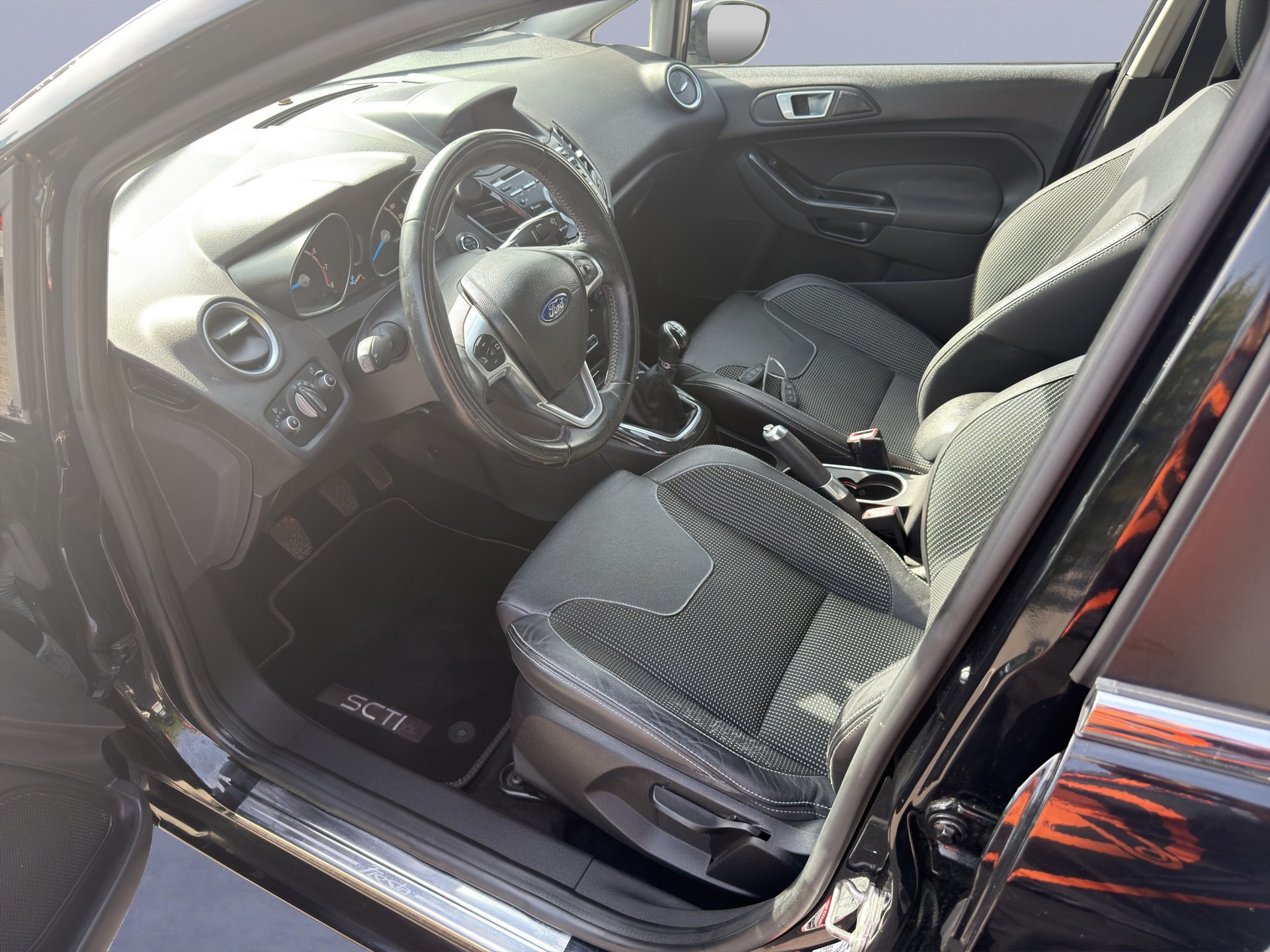 FORD Fiesta 1.0 SCTi Titanium-image-11