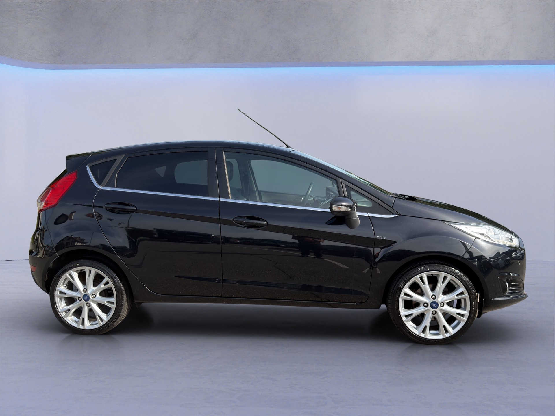 FORD Fiesta 1.0 SCTi Titanium-image-5
