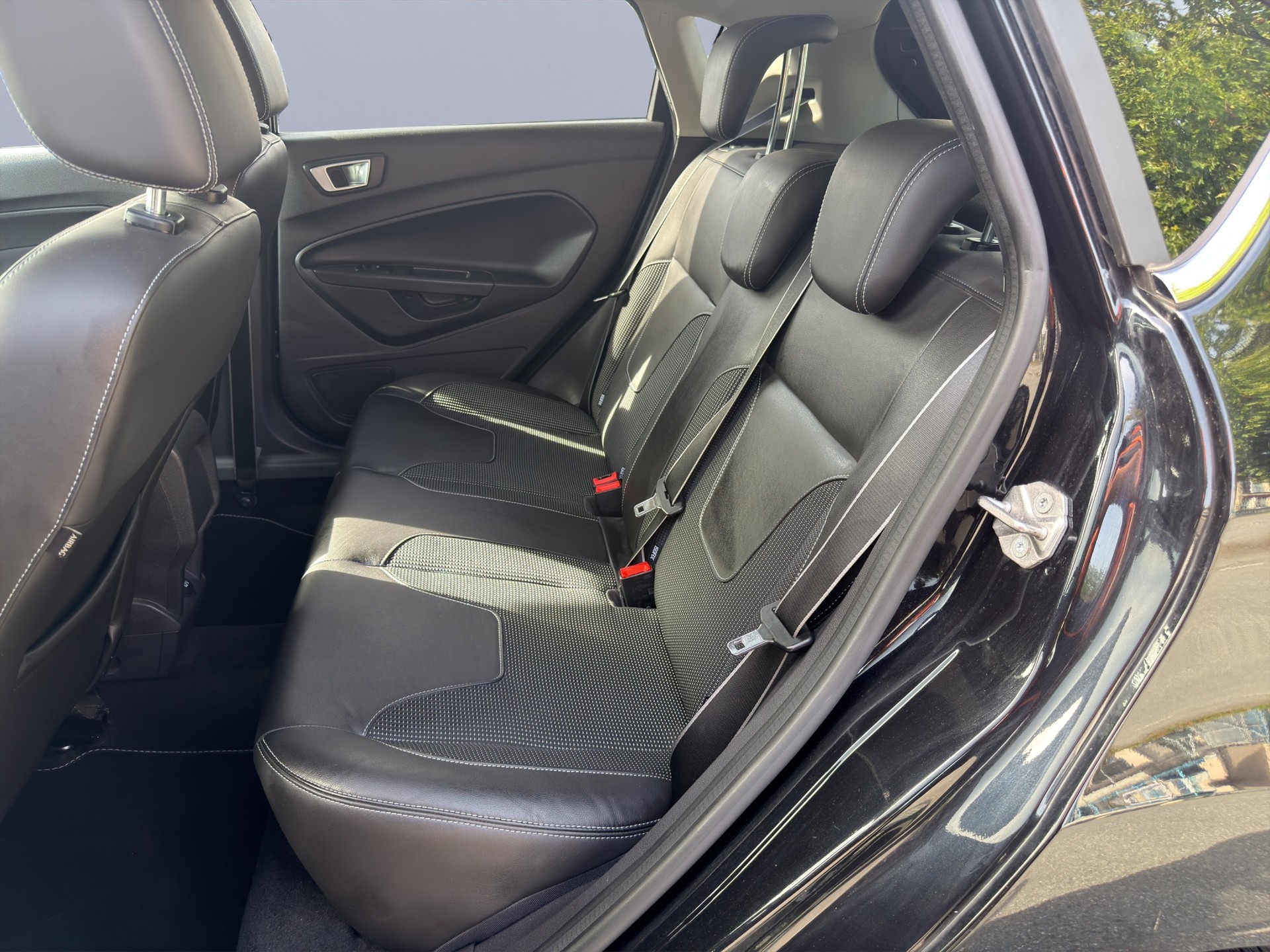 FORD Fiesta 1.0 SCTi Titanium-image-8