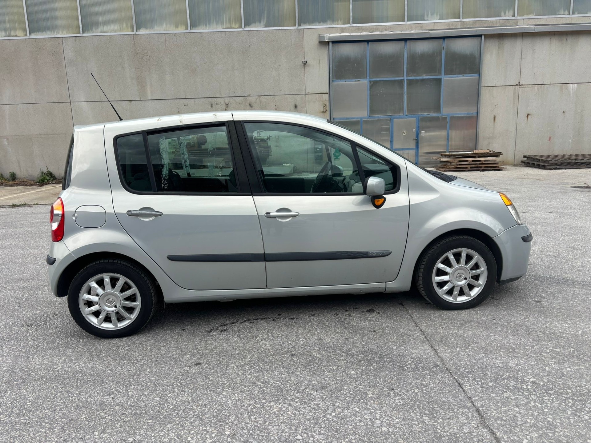 RENAULT Modus 1.6 16V Dynamique Luxe-image-1