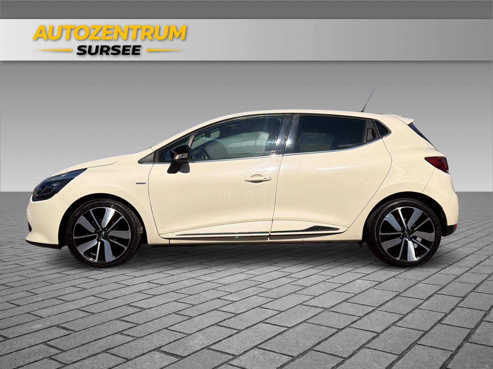RENAULT Clio 1.2 TCe 120 Iconic S/S-image-2