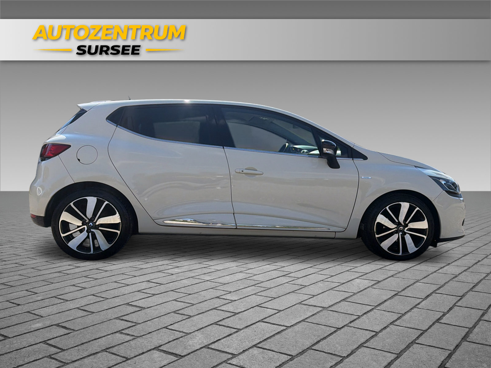 RENAULT Clio 1.2 TCe 120 Iconic S/S-image-9