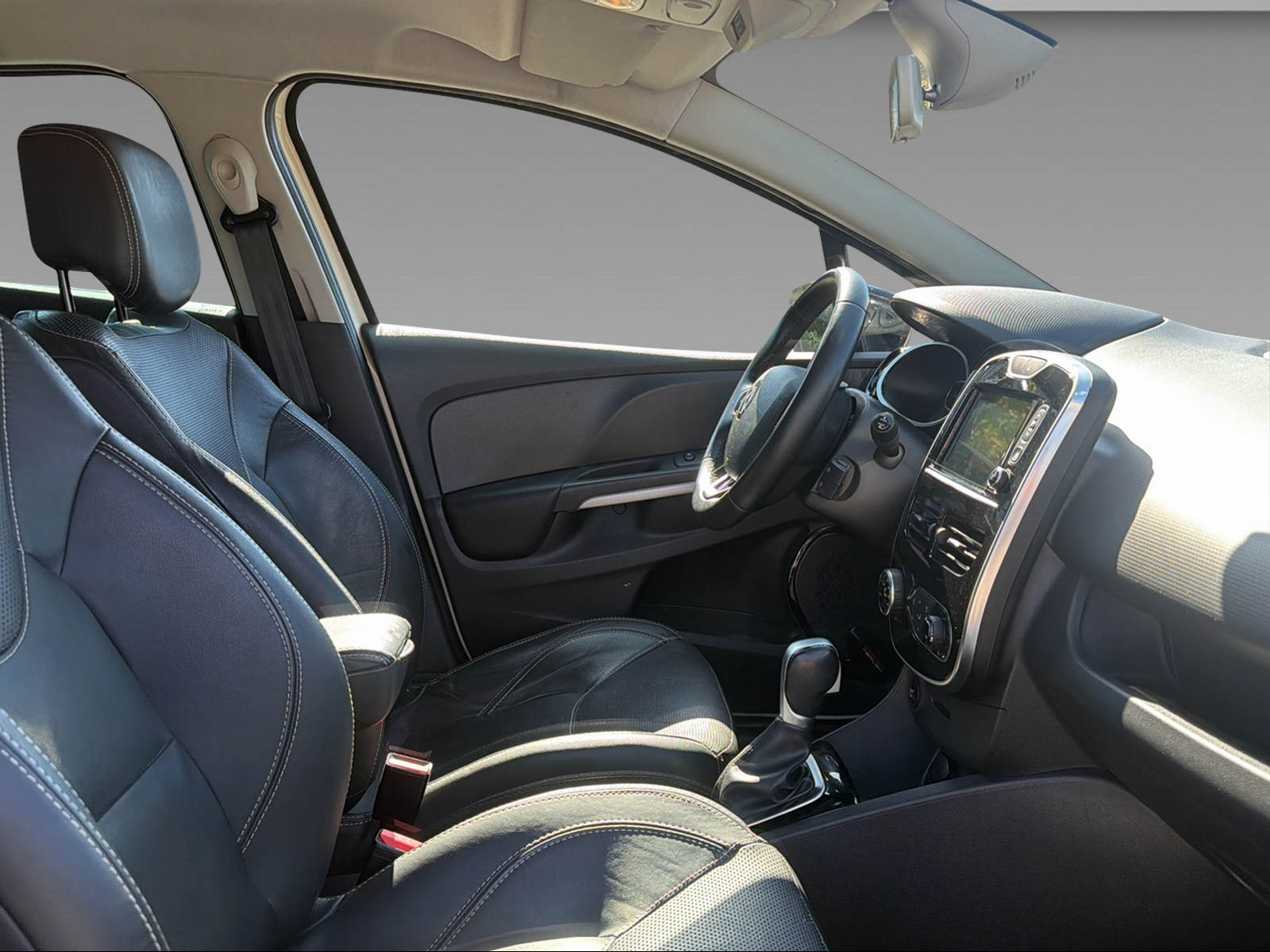 RENAULT Clio 1.2 TCe 120 Iconic S/S-image-19