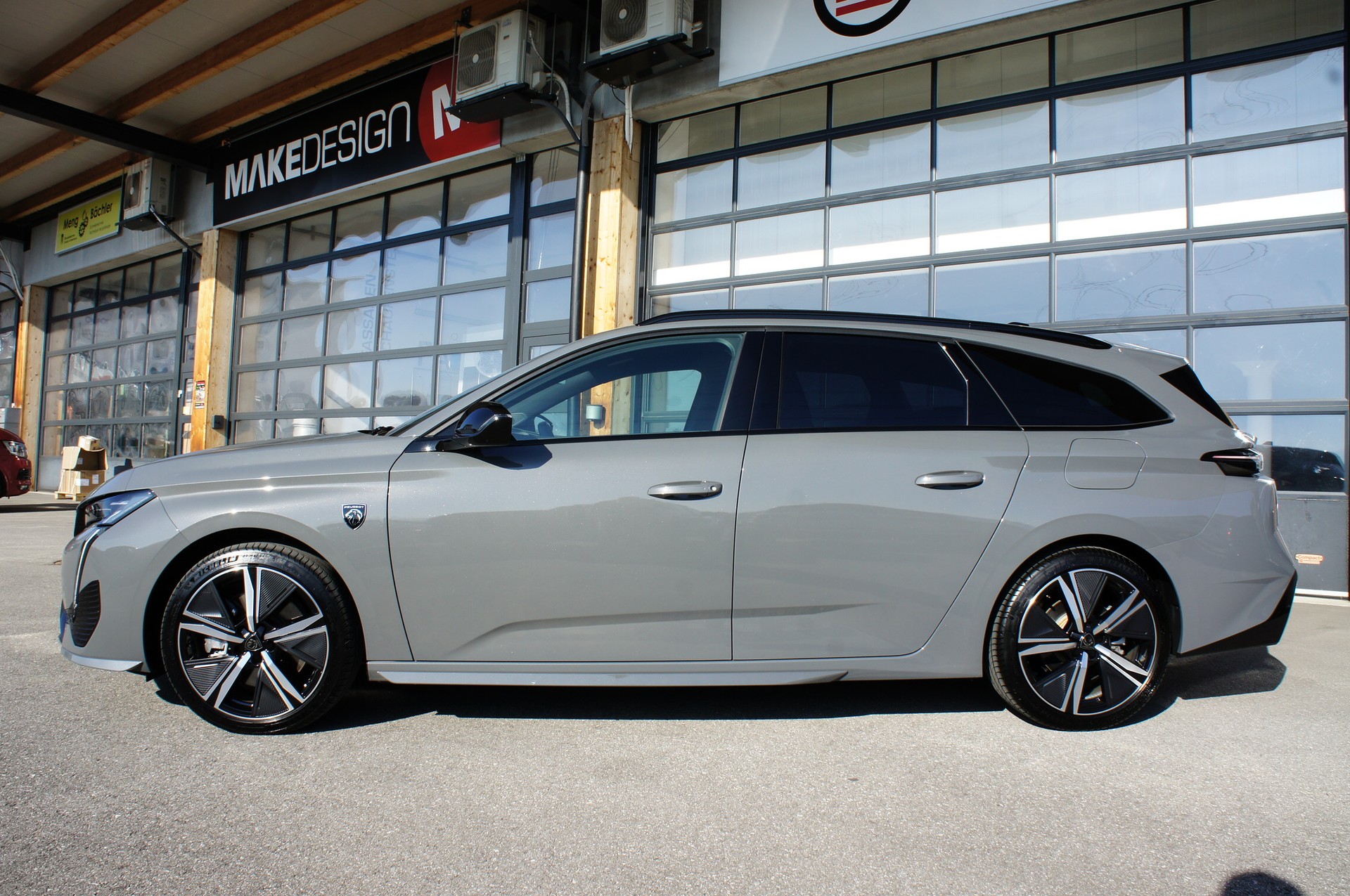 PEUGEOT 308 SW 1.6 PHEV 180 GT-image-1