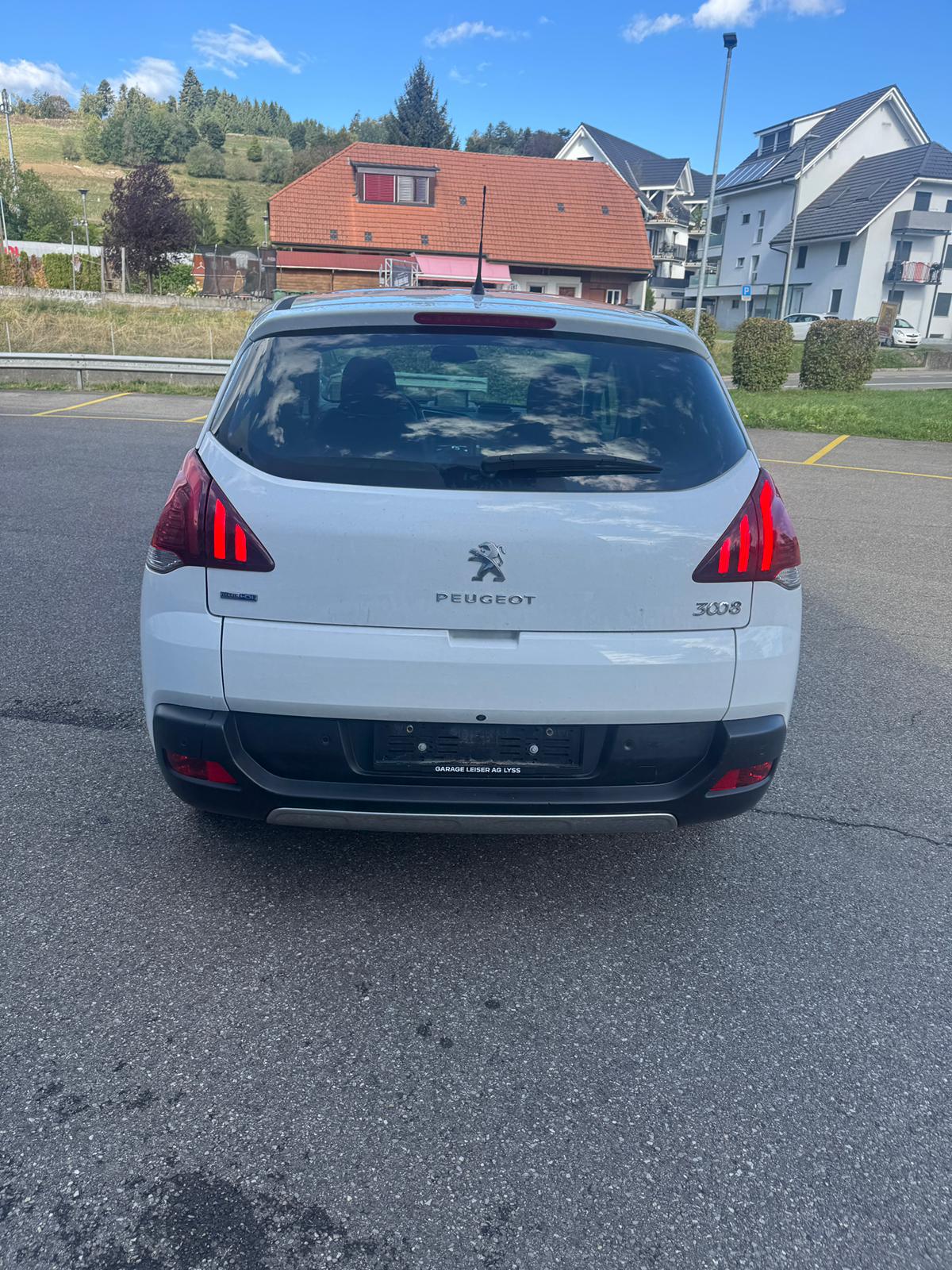 PEUGEOT 3008 1.6 Blue HDI Sensation Tiptronic-image-3