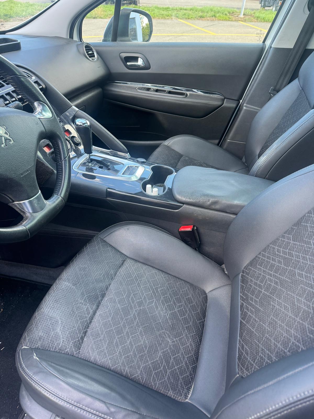 PEUGEOT 3008 1.6 Blue HDI Sensation Tiptronic-image-9
