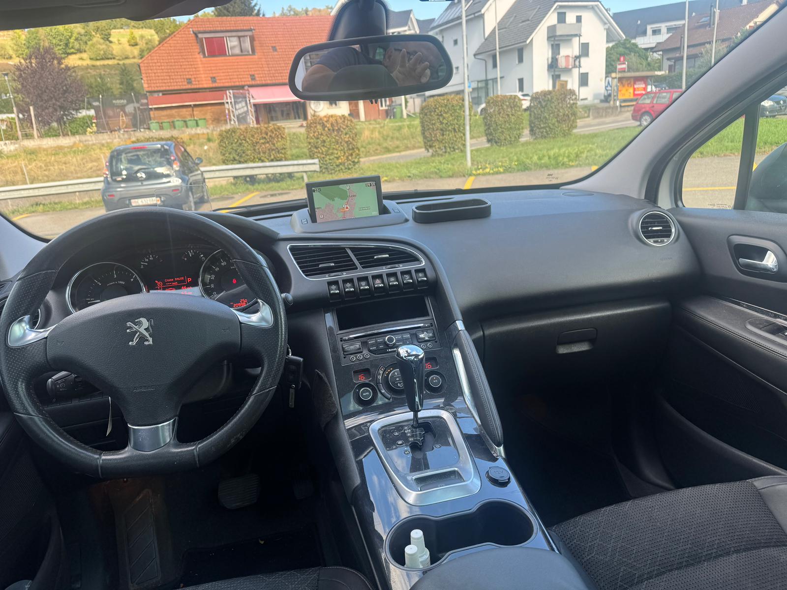 PEUGEOT 3008 1.6 Blue HDI Sensation Tiptronic-image-8