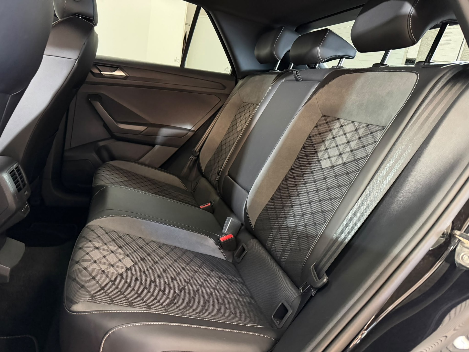 VW T-Roc 2.0 TDI SCR R-Line 4Motion DSG-image-7