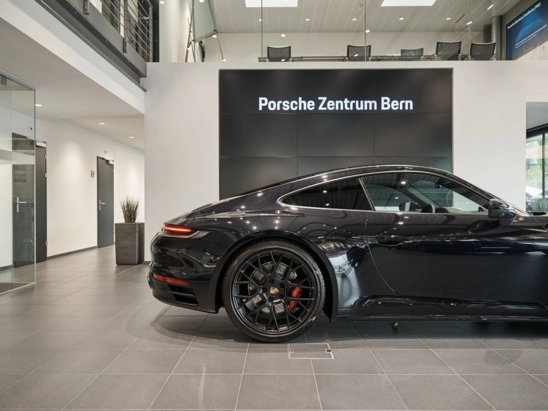 PORSCHE 911 Carrera 4S-image-10