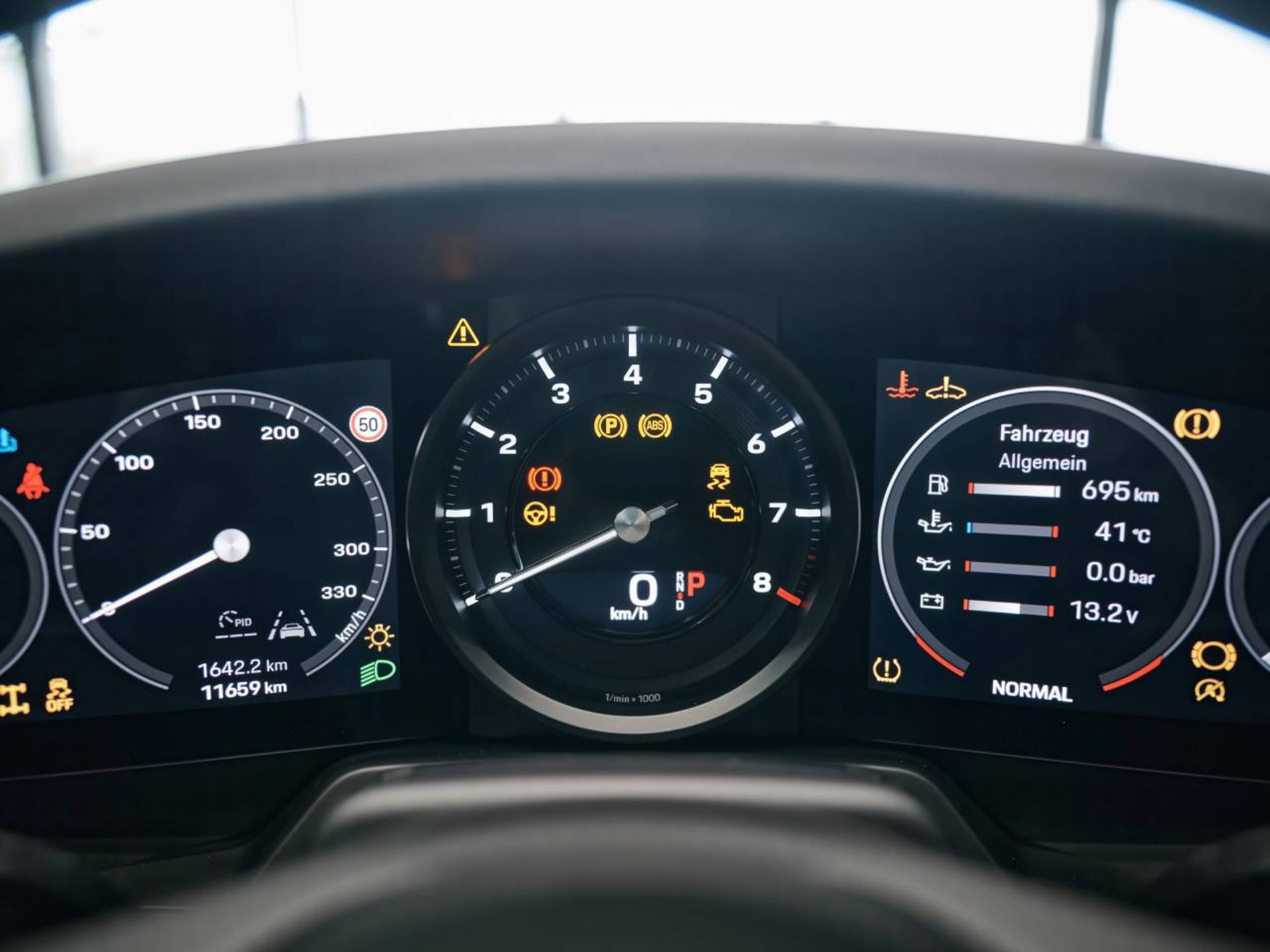 PORSCHE 911 Carrera 4S-image-13