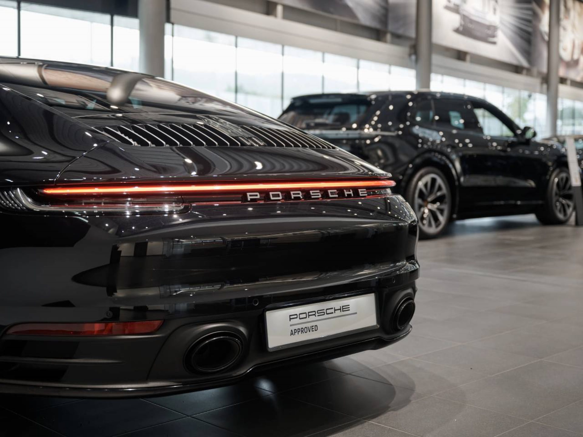 PORSCHE 911 Carrera 4S-image-24