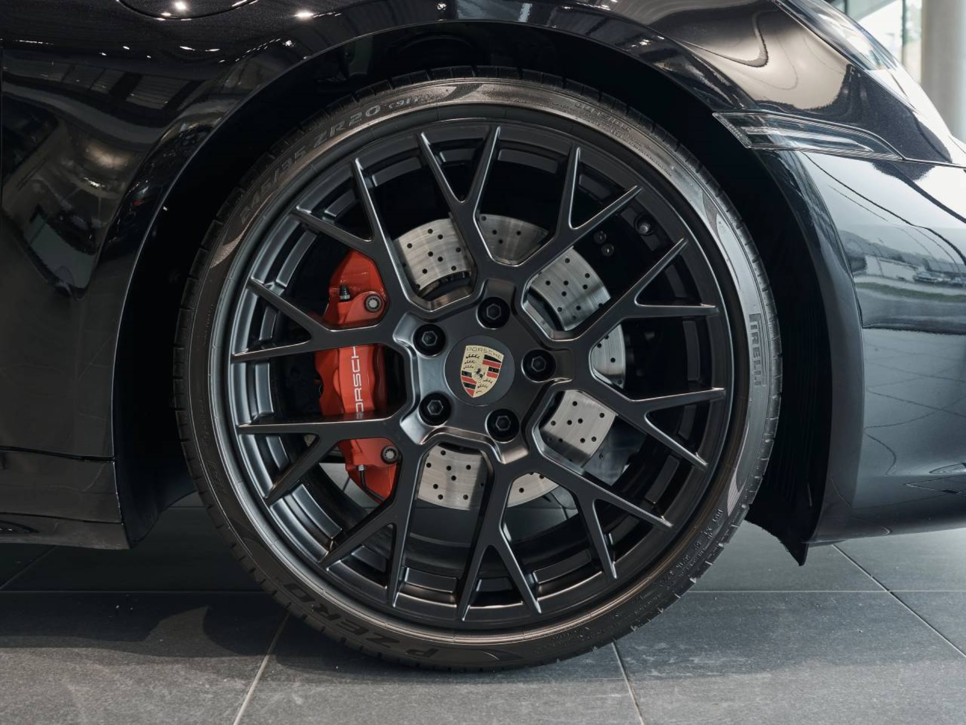 PORSCHE 911 Carrera 4S-image-28