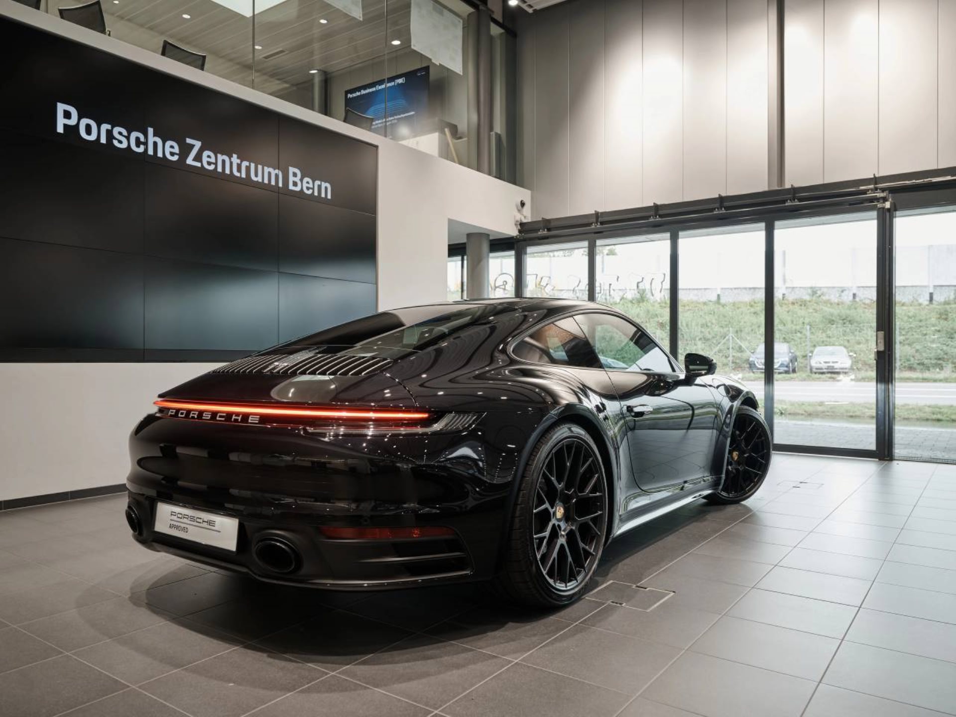 PORSCHE 911 Carrera 4S-image-2