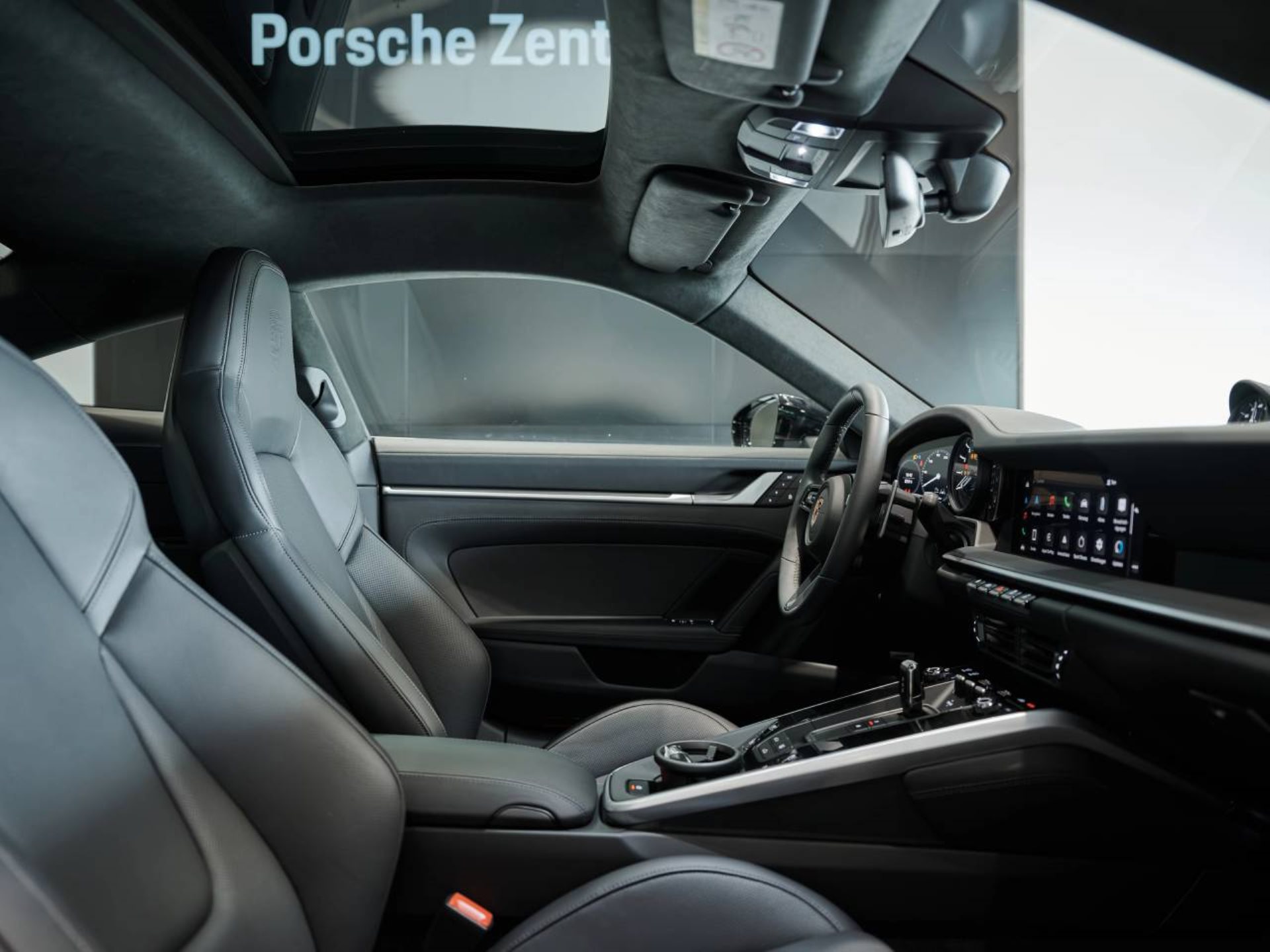 PORSCHE 911 Carrera 4S-image-15
