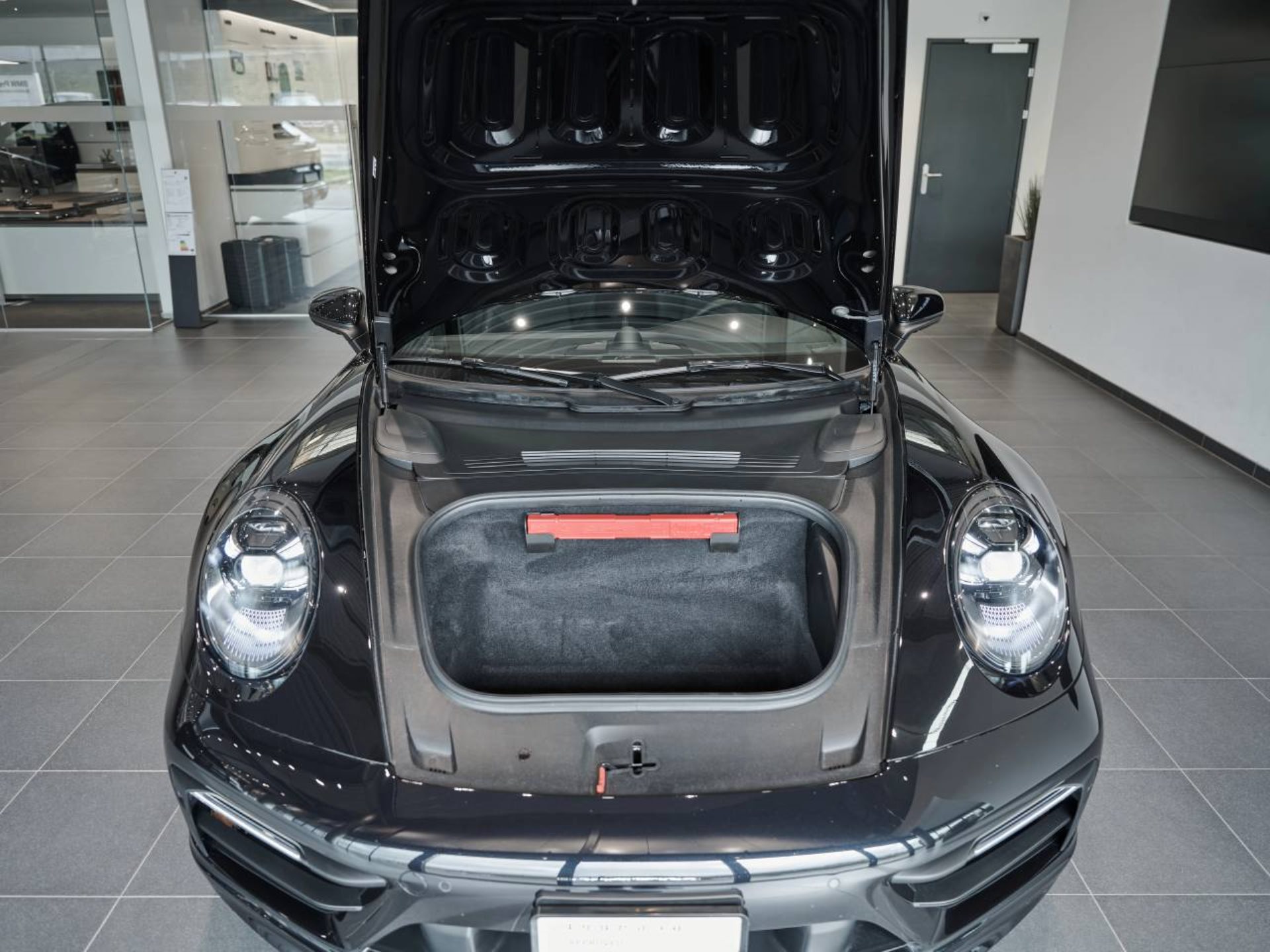 PORSCHE 911 Carrera 4S-image-9