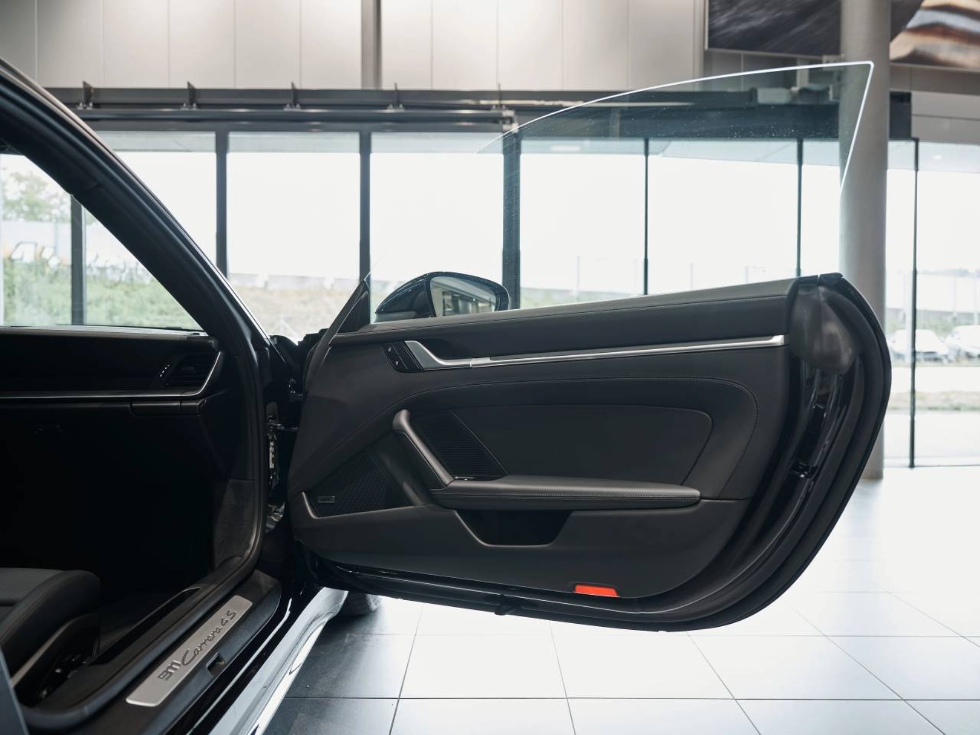 PORSCHE 911 Carrera 4S-image-19