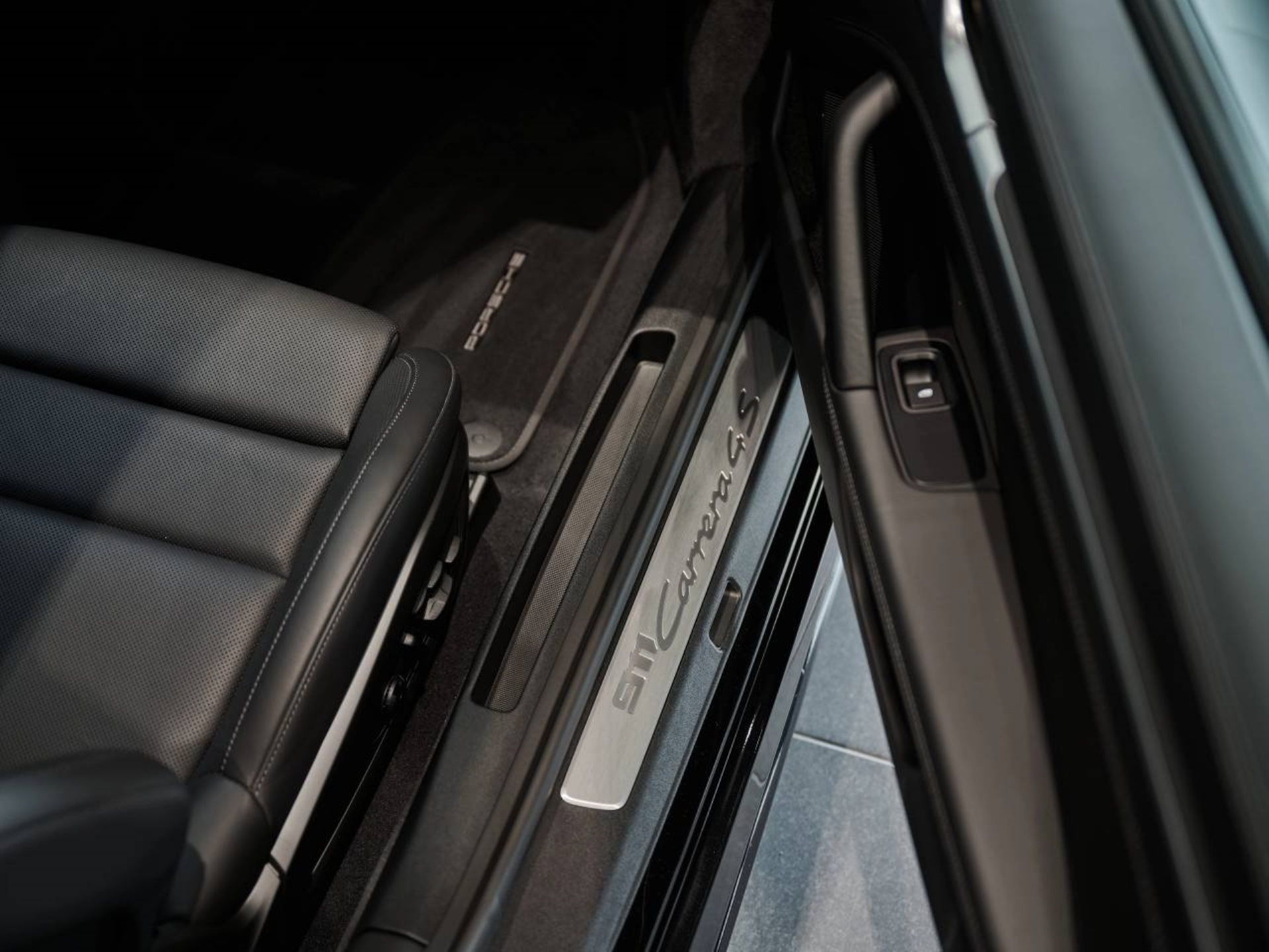 PORSCHE 911 Carrera 4S-image-20