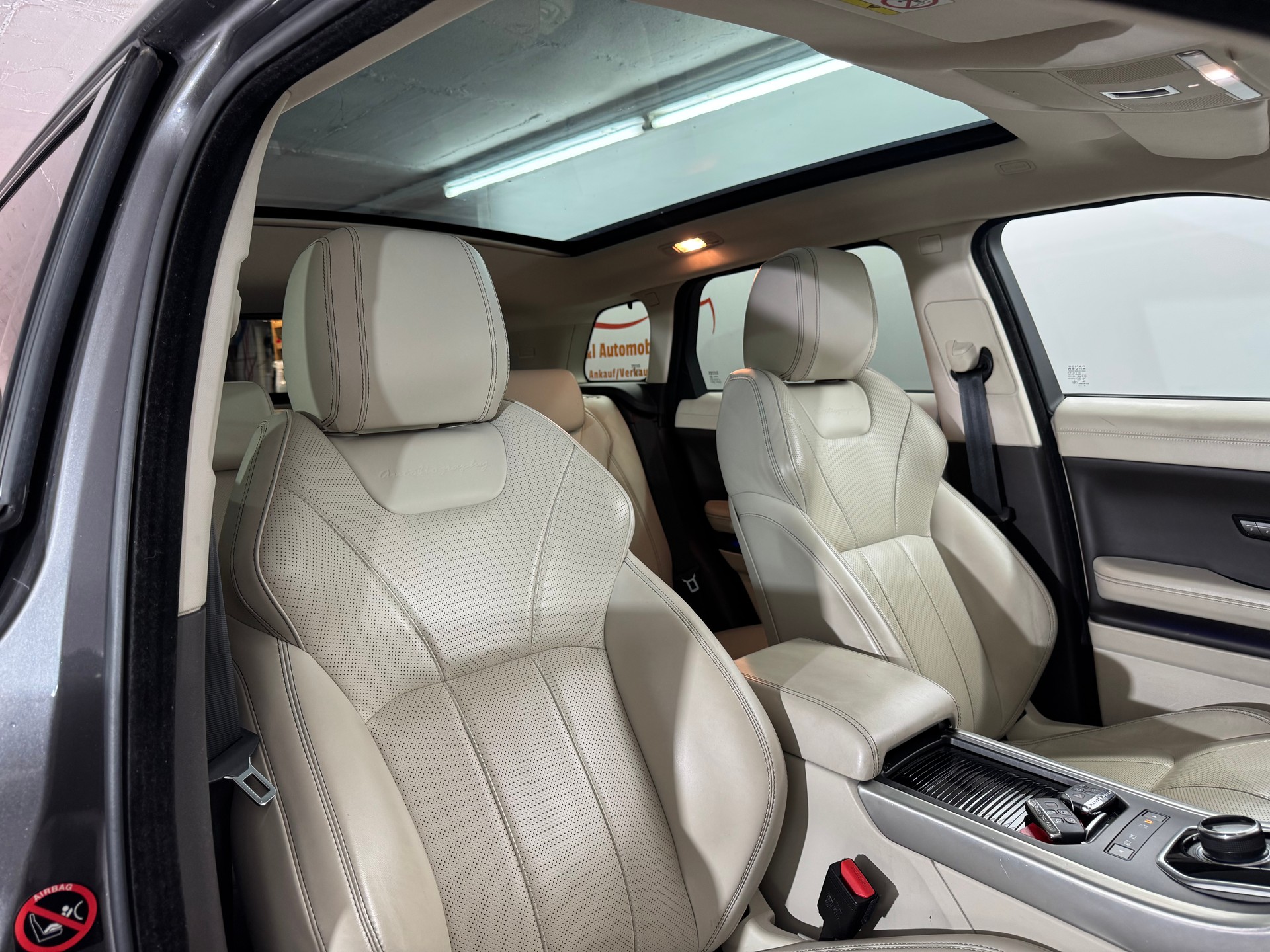 LAND ROVER Range Rover Evoque 2.0 Si4 Autobiography AT9-image-9