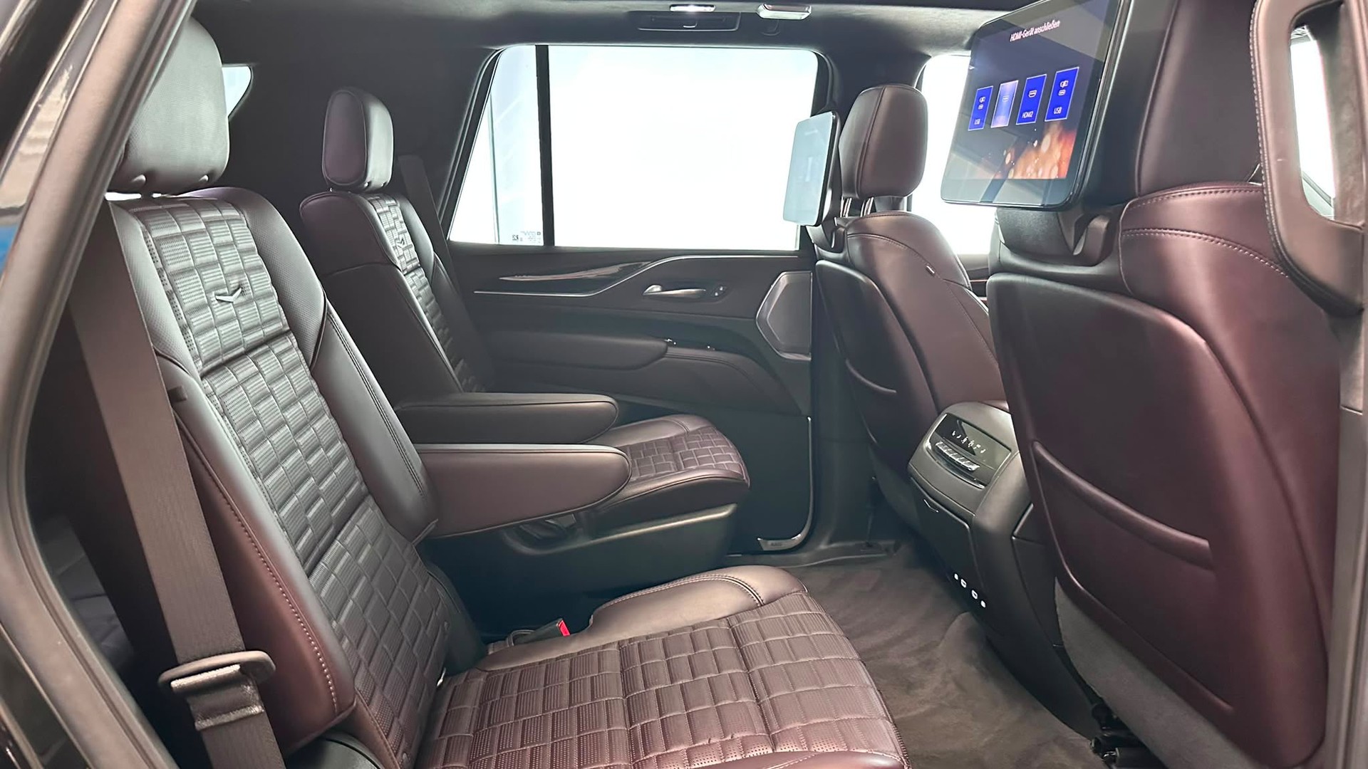 CADILLAC ESCALADE 600 Sport Platinum-image-22