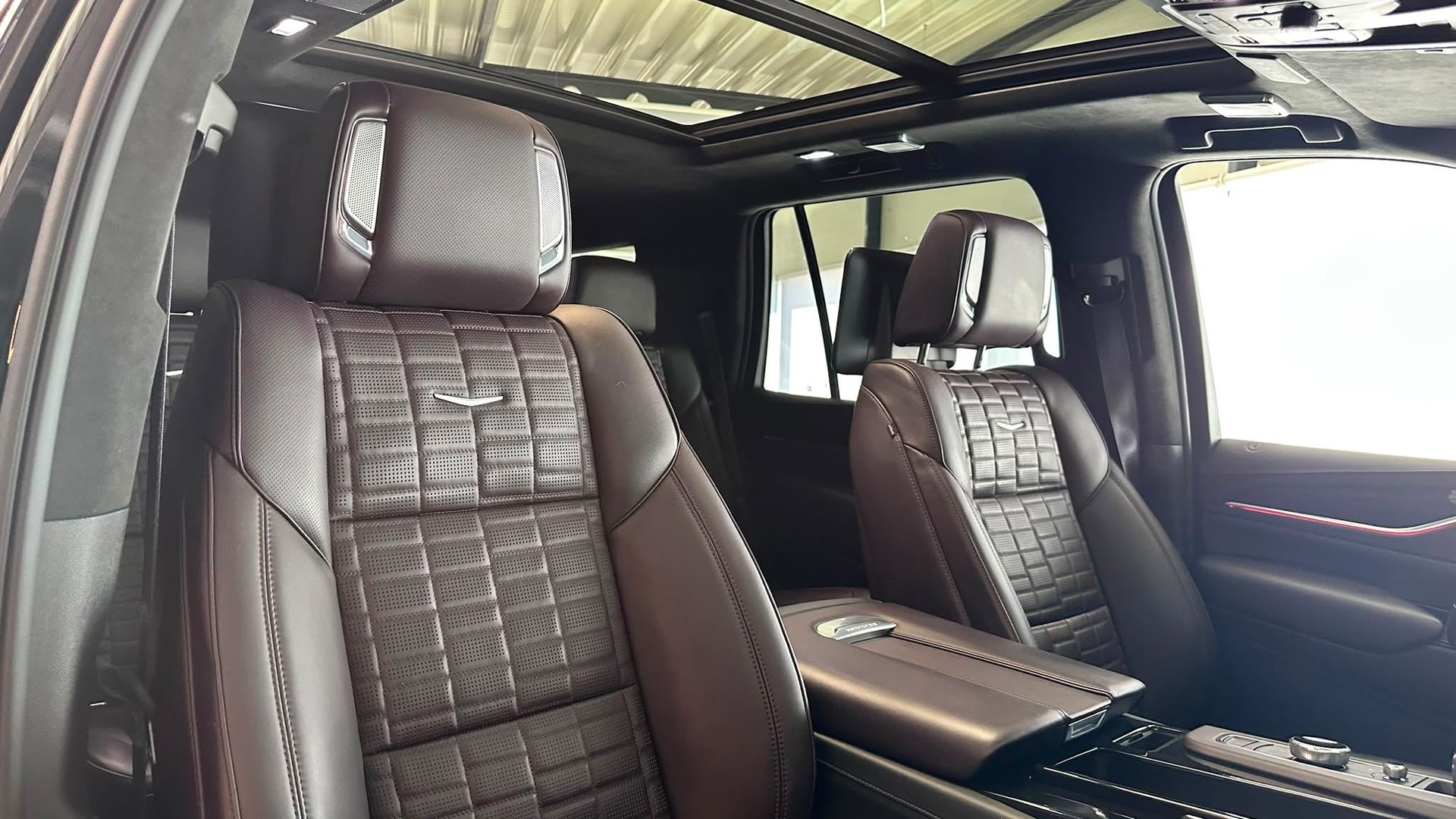 CADILLAC ESCALADE 600 Sport Platinum-image-24