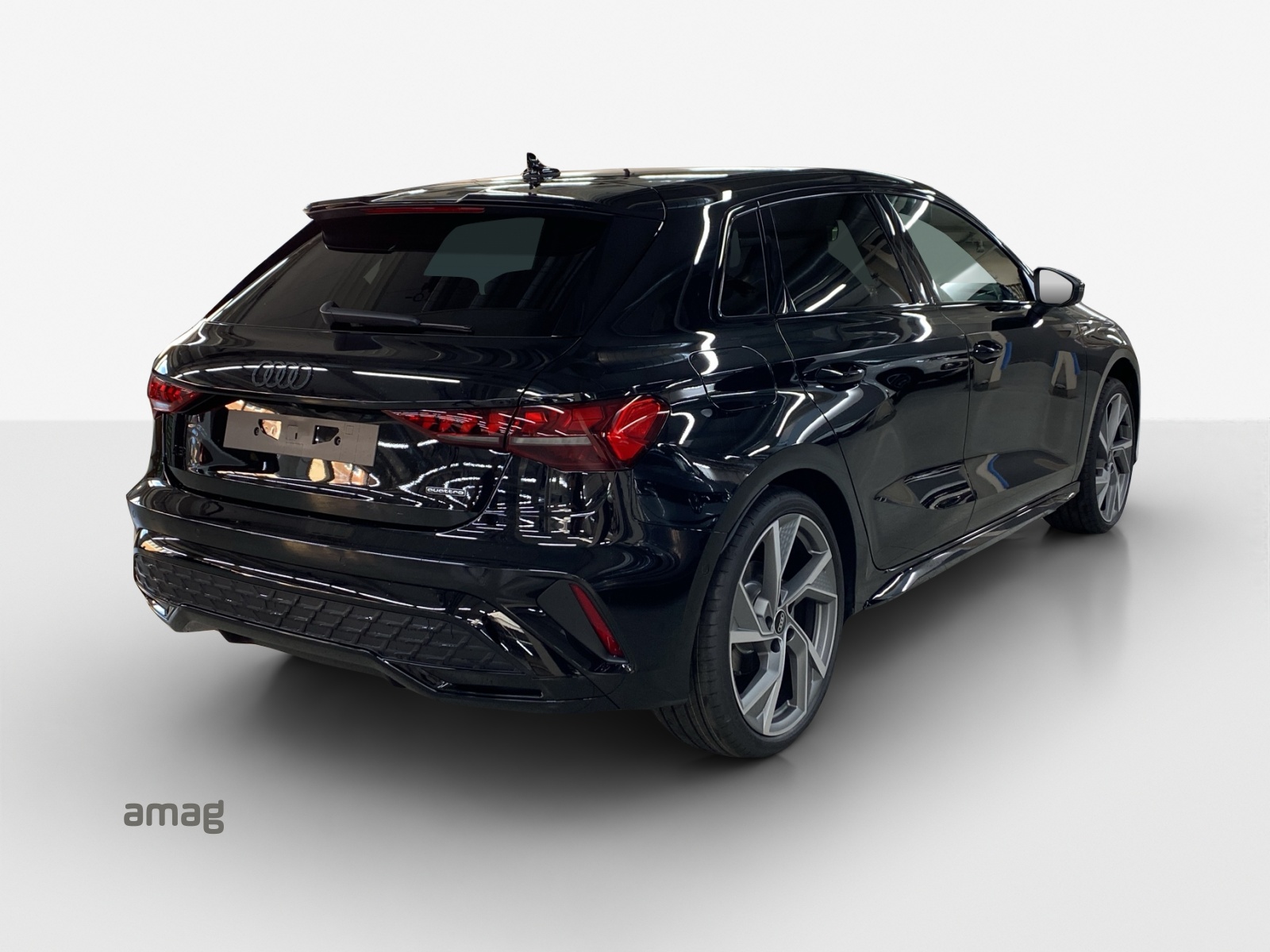 AUDI A3 Sportback TFSI 150 kW quattro S line S tronic-image-4