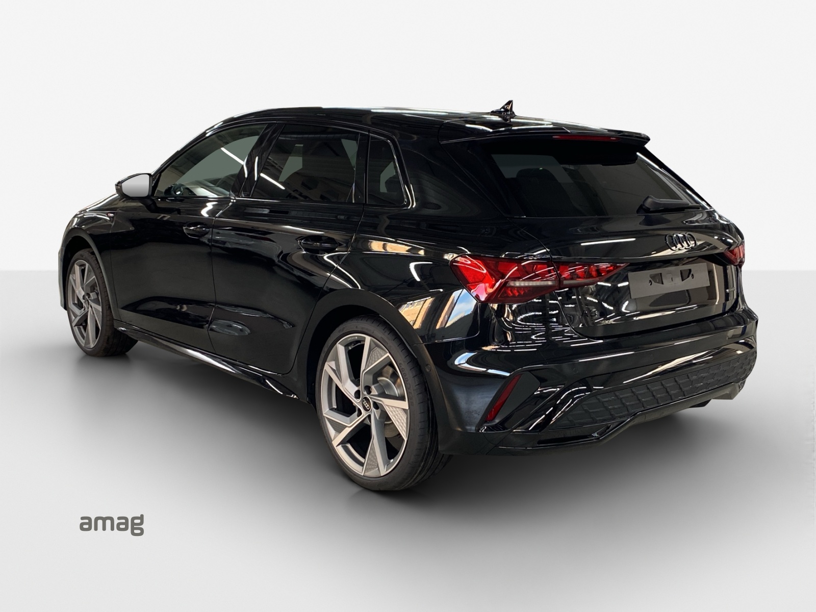 AUDI A3 Sportback TFSI 150 kW quattro S line S tronic-image-2