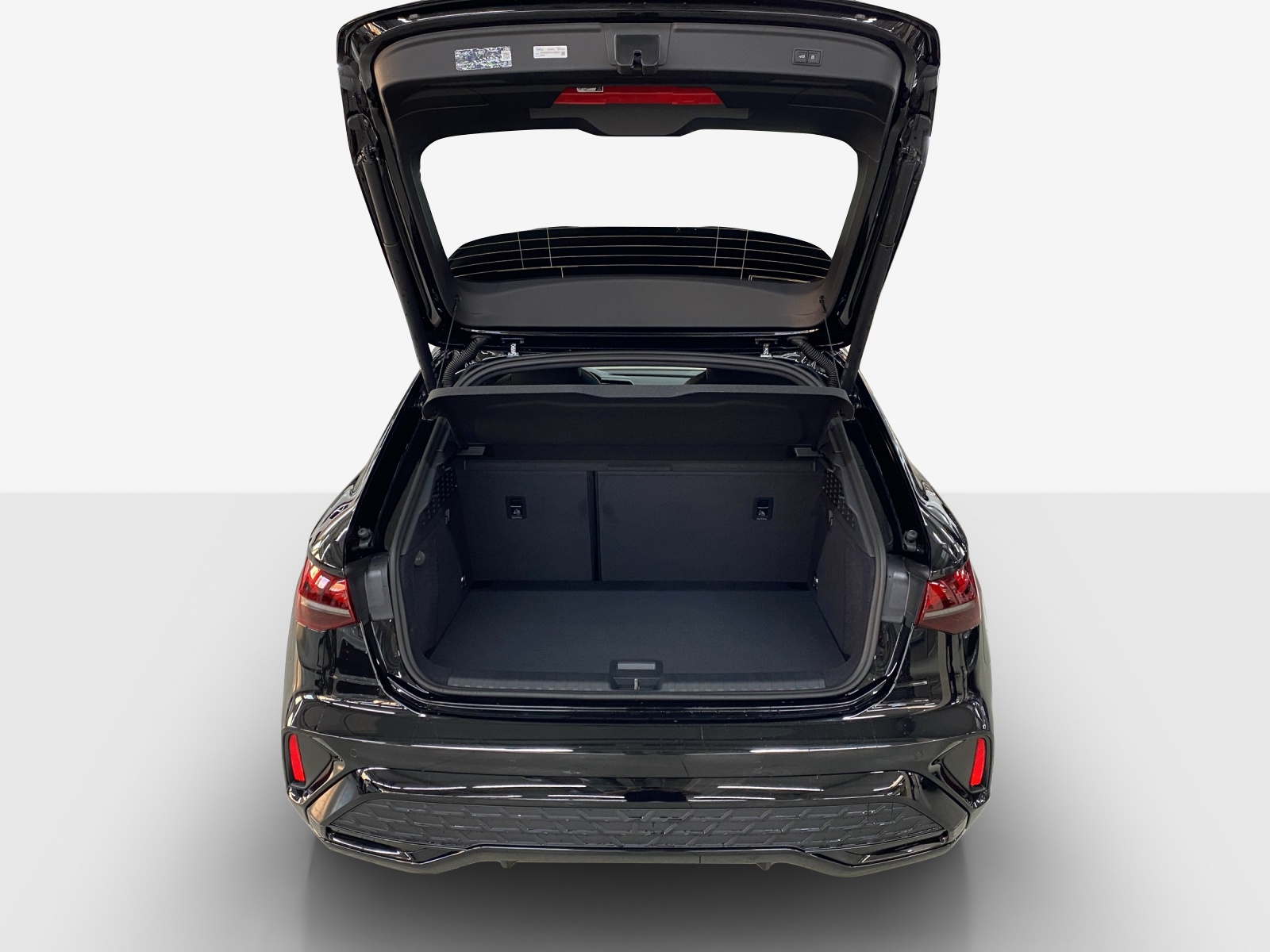 AUDI A3 Sportback TFSI 150 kW quattro S line S tronic-image-12
