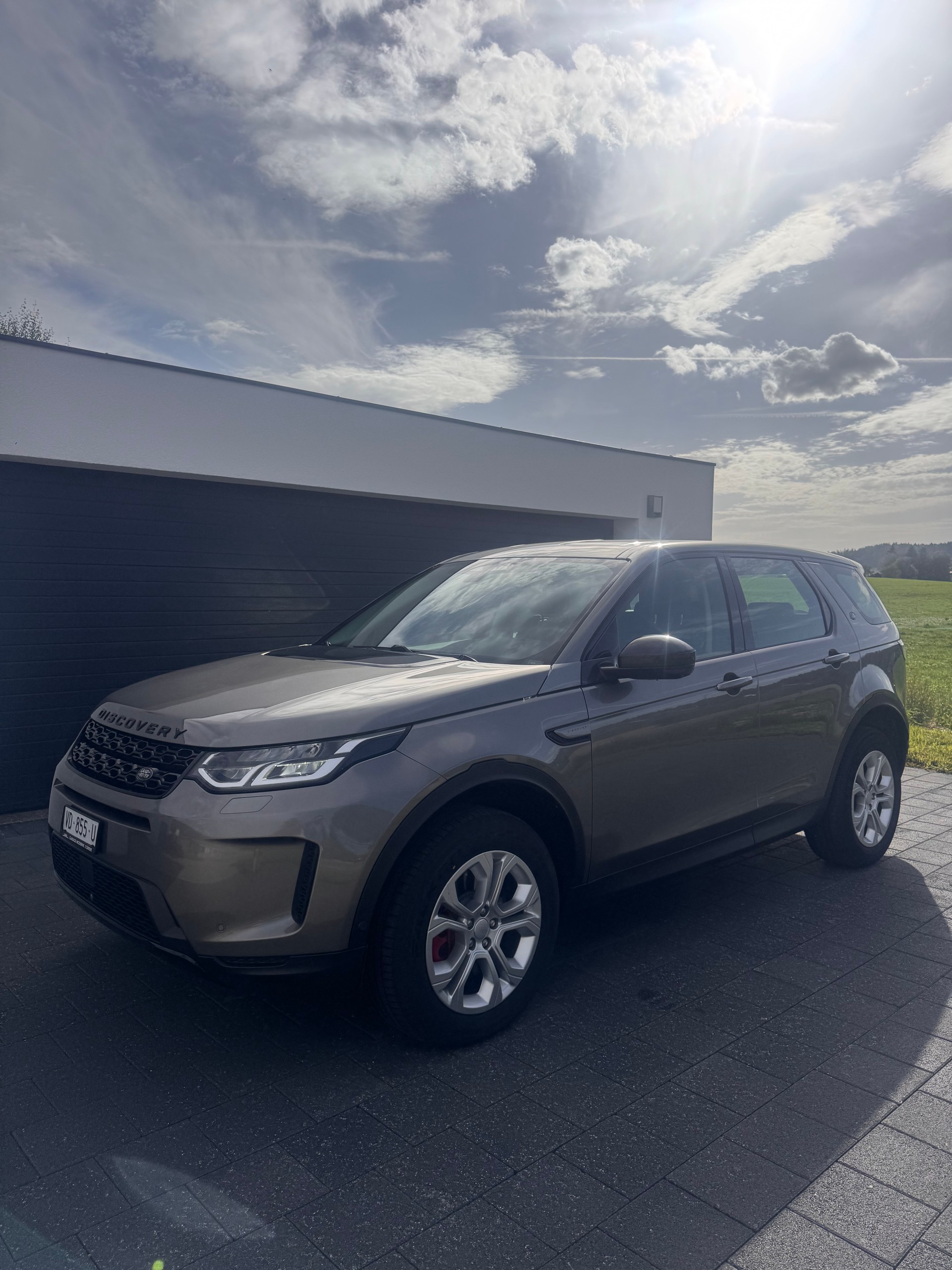 LAND ROVER Discovery Sport D200 2.0D TD4 MHEV SE AT9-image-1