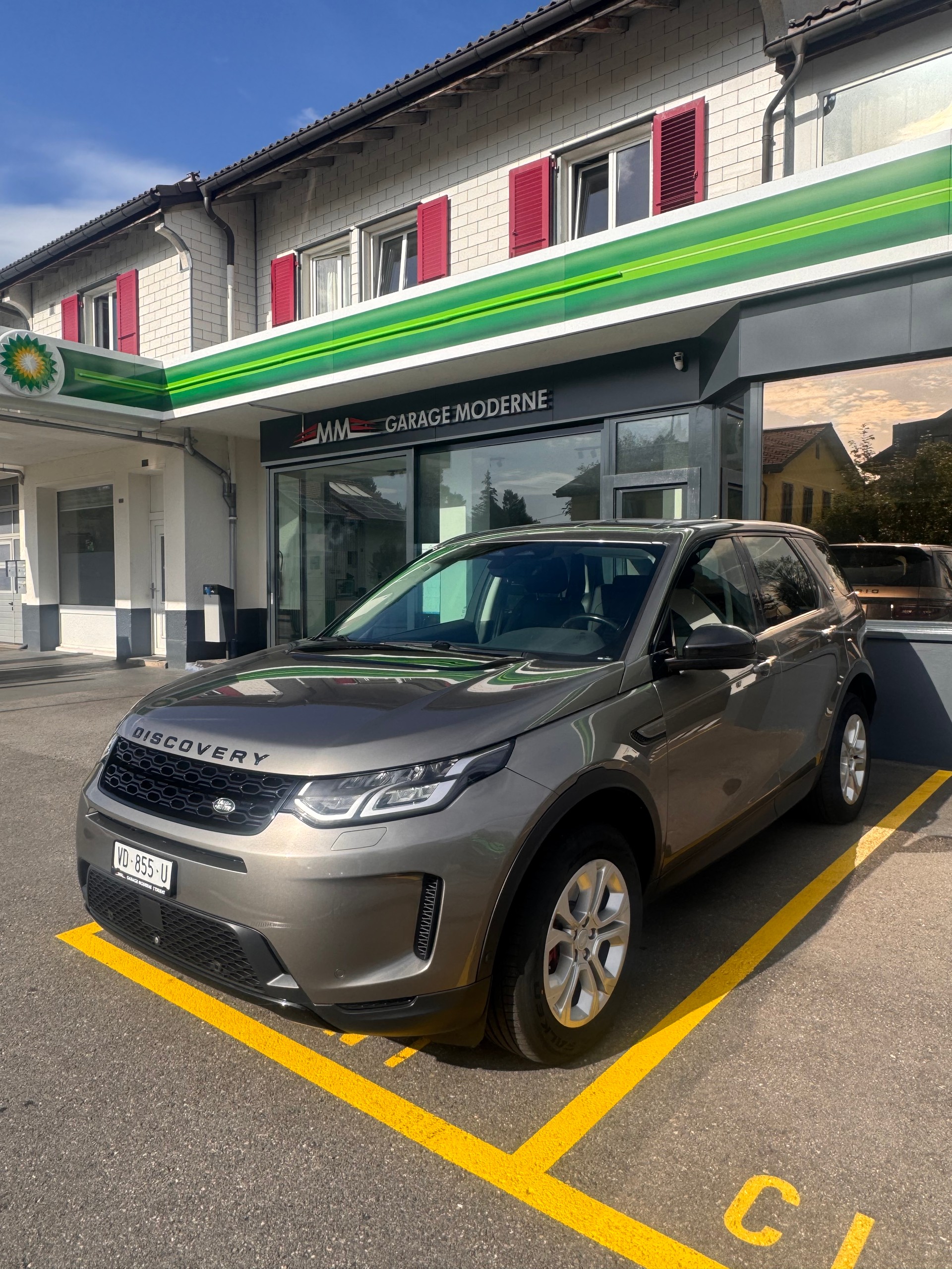 LAND ROVER Discovery Sport D200 2.0D TD4 MHEV SE AT9-image-0
