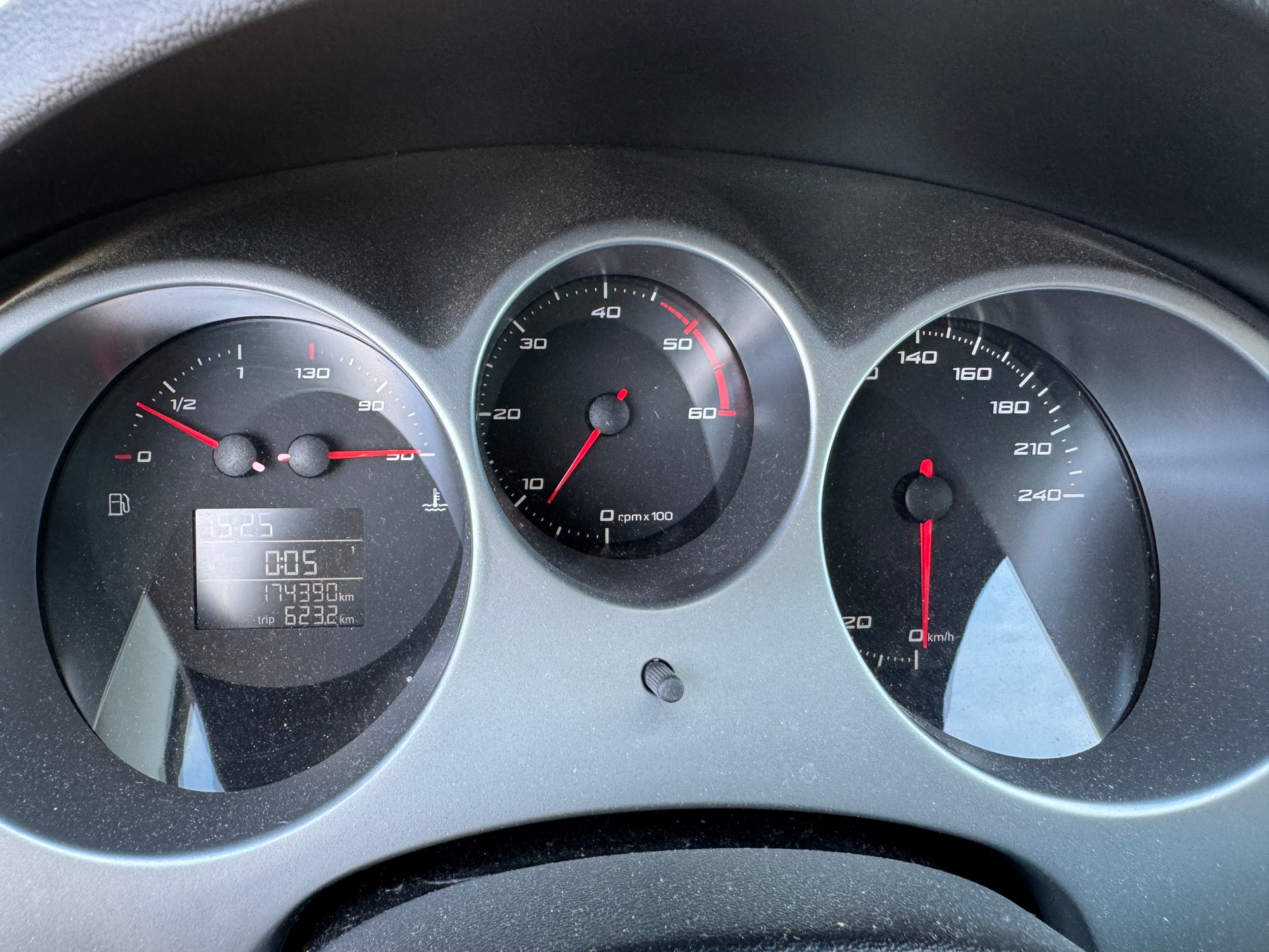 SEAT Altea XL Freetrack 2.0 TDI Style 4X4 (Klima * Alufelgen * Sensoren * Sitzheizung * Multilenkrad * BO5)-image-8