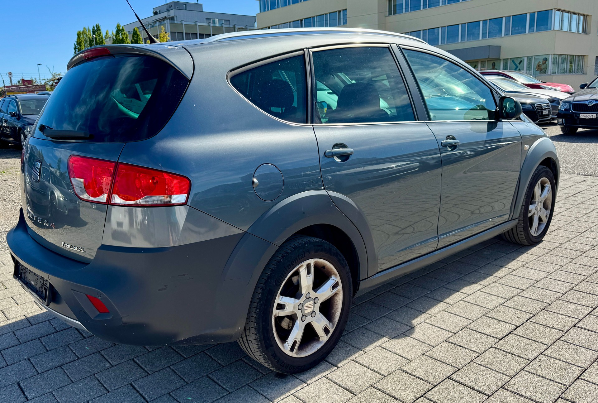 SEAT Altea XL Freetrack 2.0 TDI Style 4X4 (Klima * Alufelgen * Sensoren * Sitzheizung * Multilenkrad * BO5)-image-4