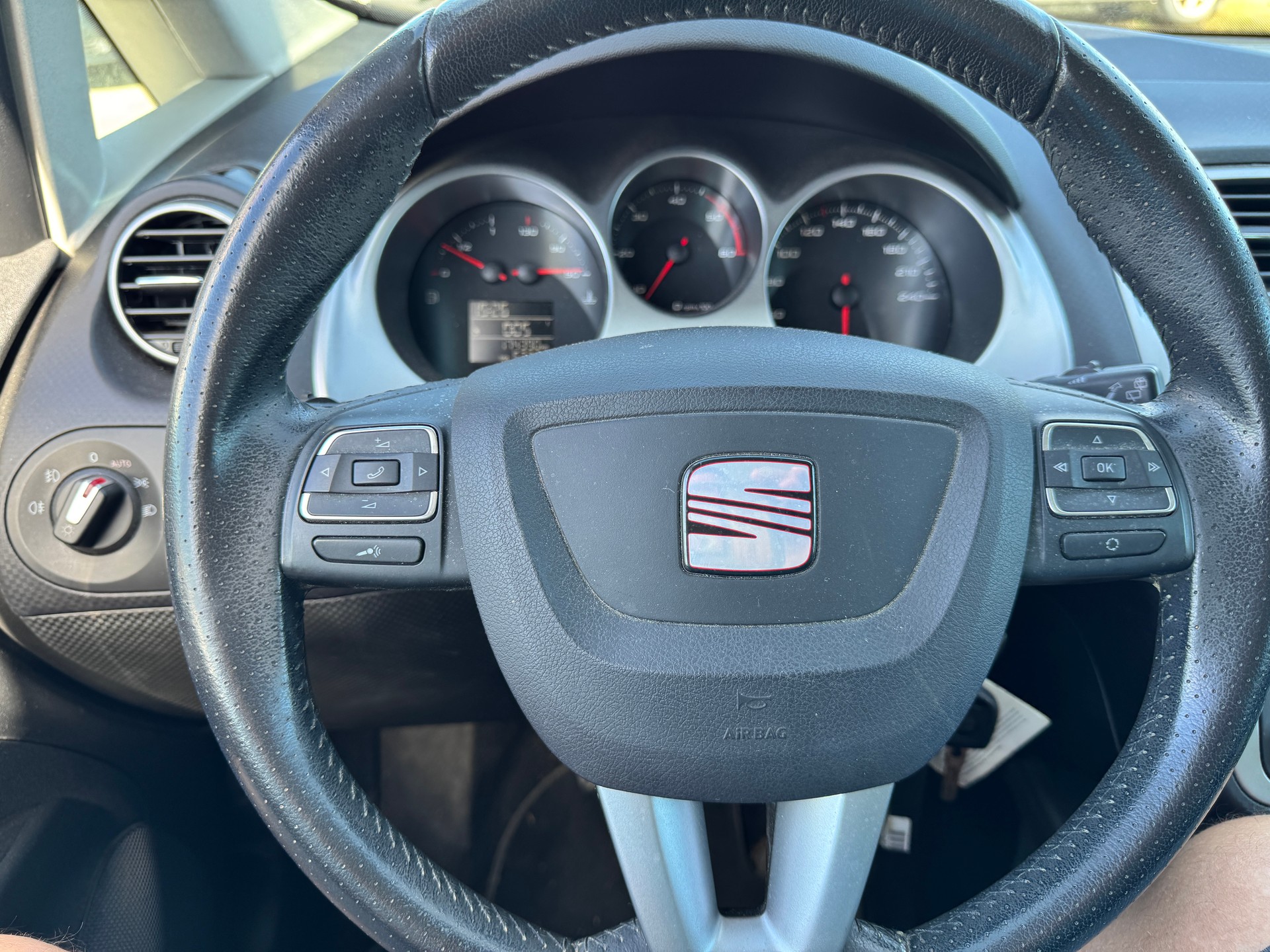 SEAT Altea XL Freetrack 2.0 TDI Style 4X4 (Klima * Alufelgen * Sensoren * Sitzheizung * Multilenkrad * BO5)-image-9