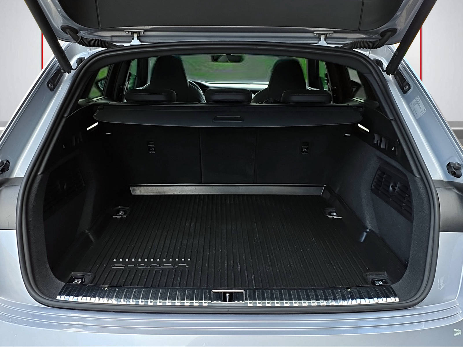 AUDI e-tron S quattro-image-11