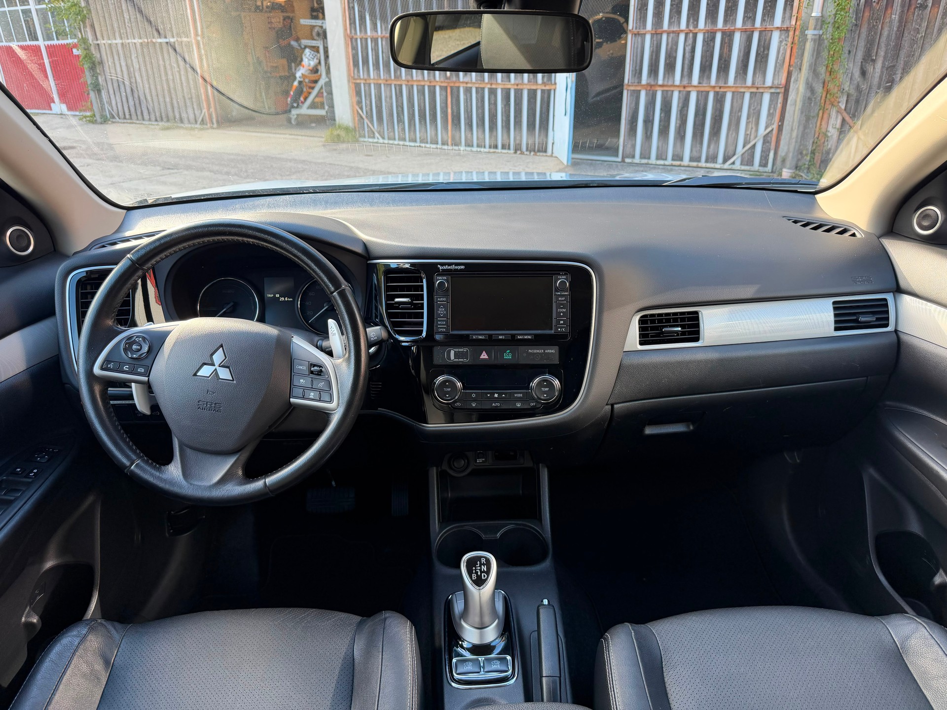 MITSUBISHI Outlander 2.0 PHEV Intense-image-8