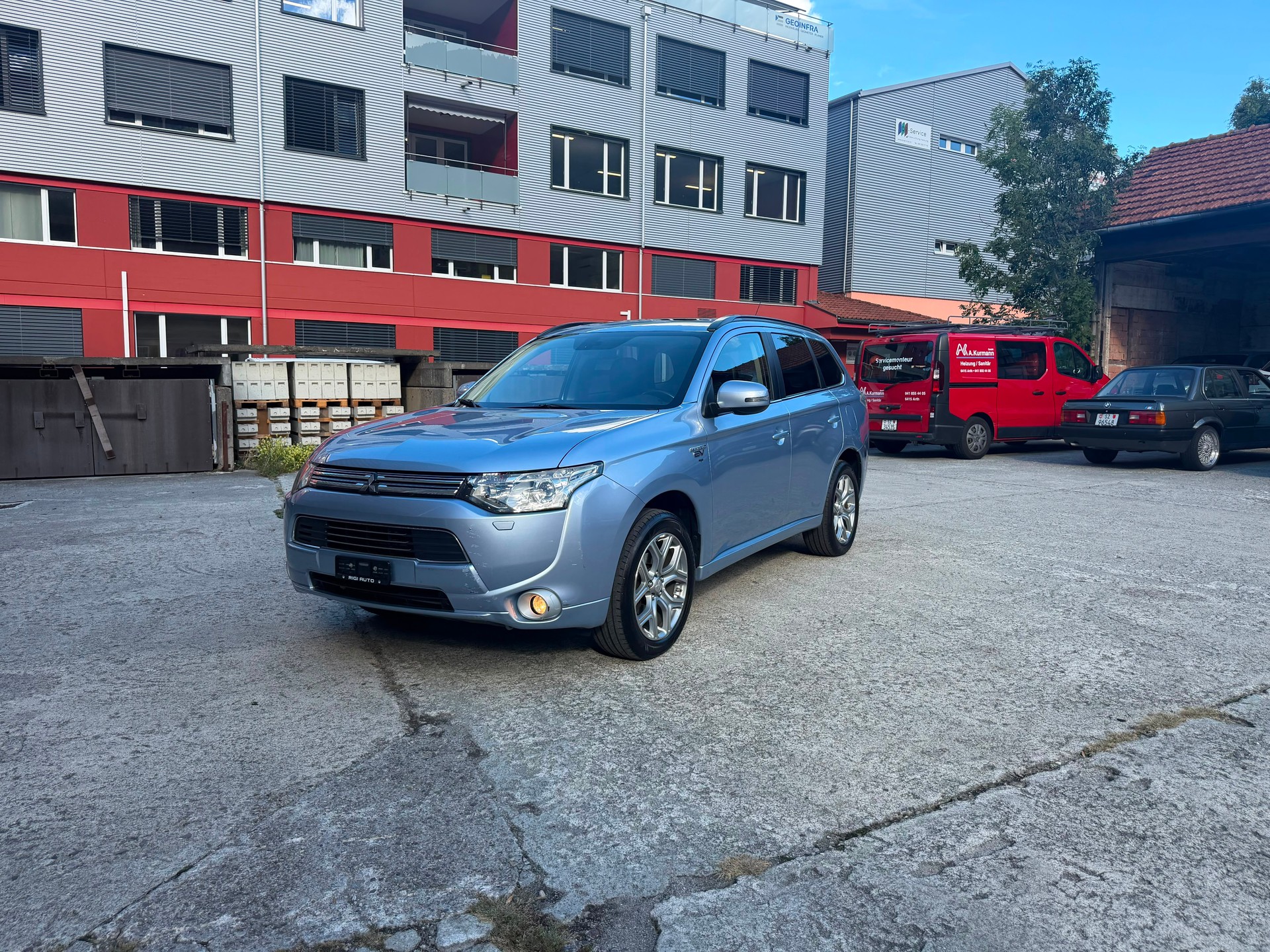 MITSUBISHI Outlander 2.0 PHEV Intense-image-1