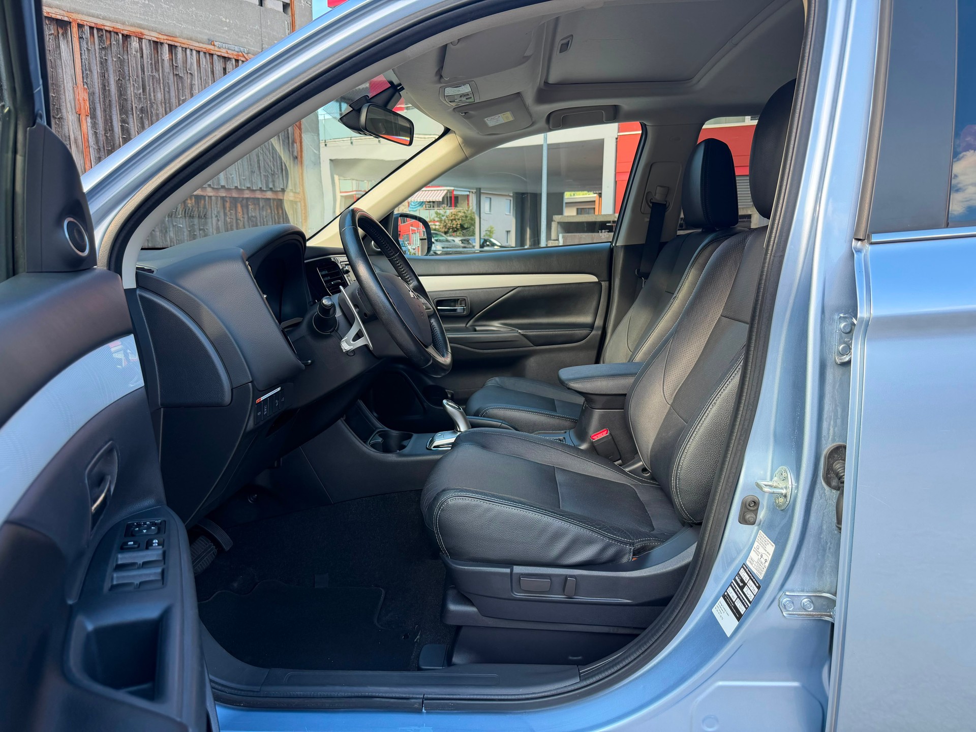 MITSUBISHI Outlander 2.0 PHEV Intense-image-6