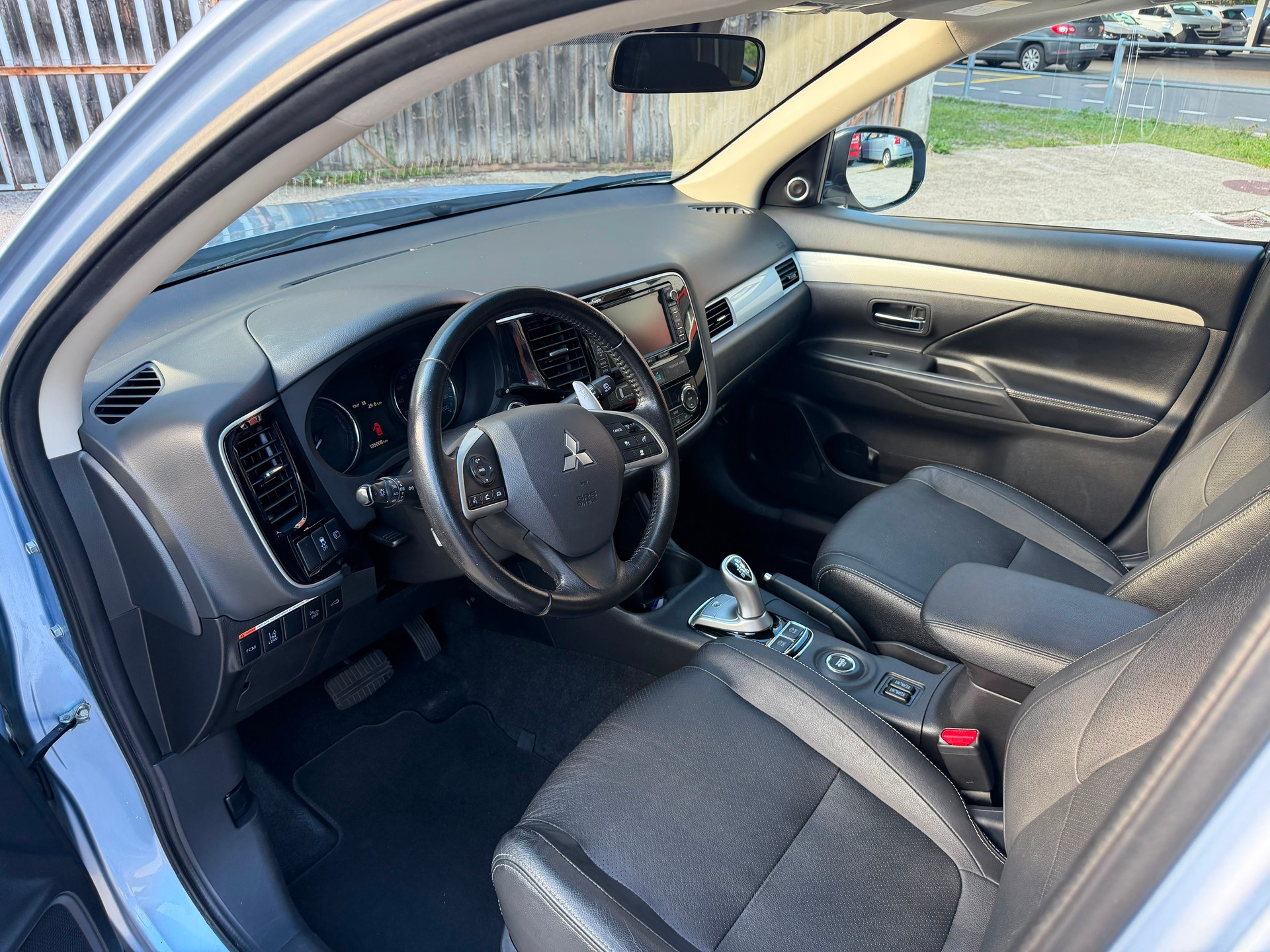 MITSUBISHI Outlander 2.0 PHEV Intense-image-7