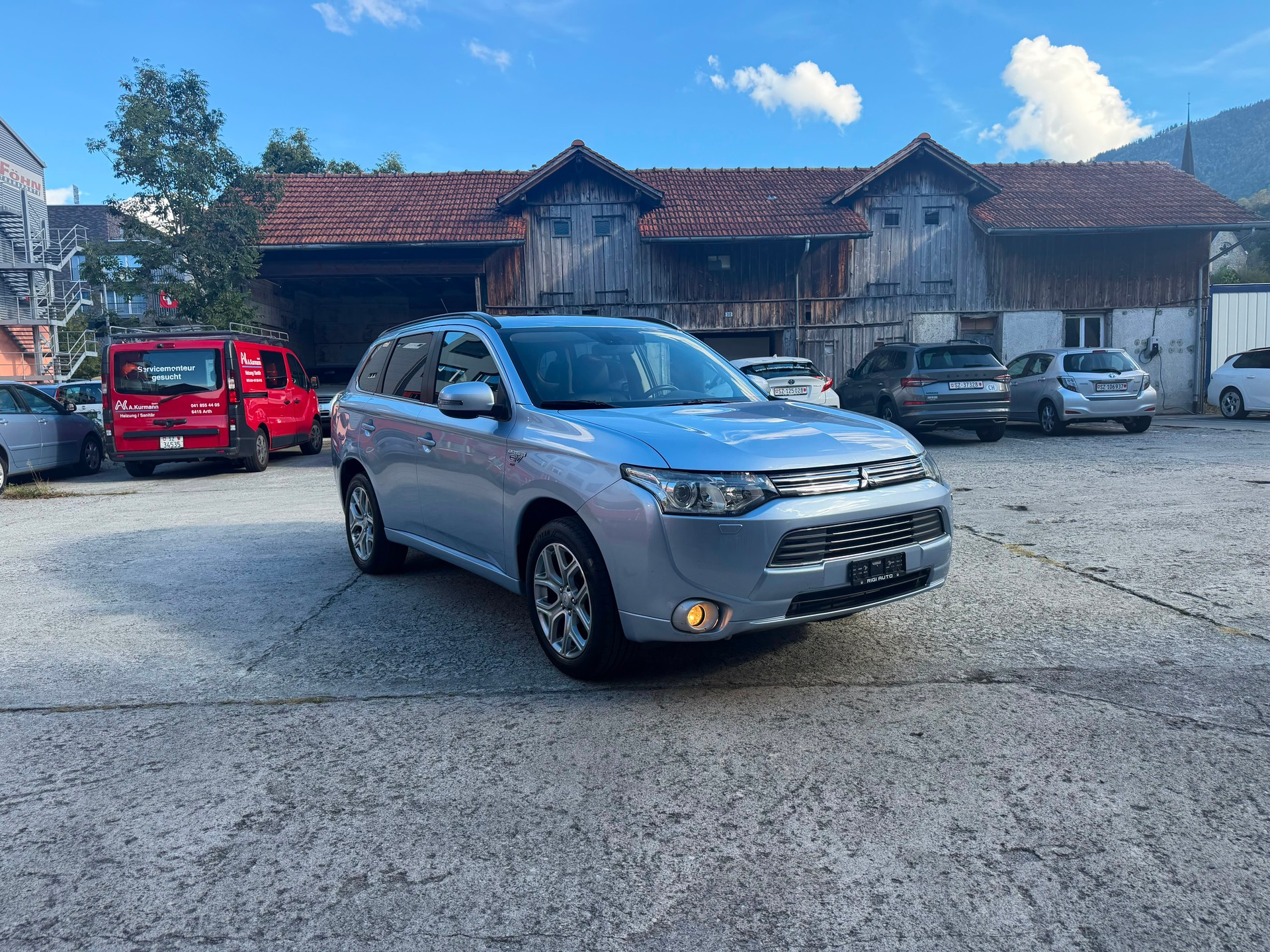 MITSUBISHI Outlander 2.0 PHEV Intense-image-0