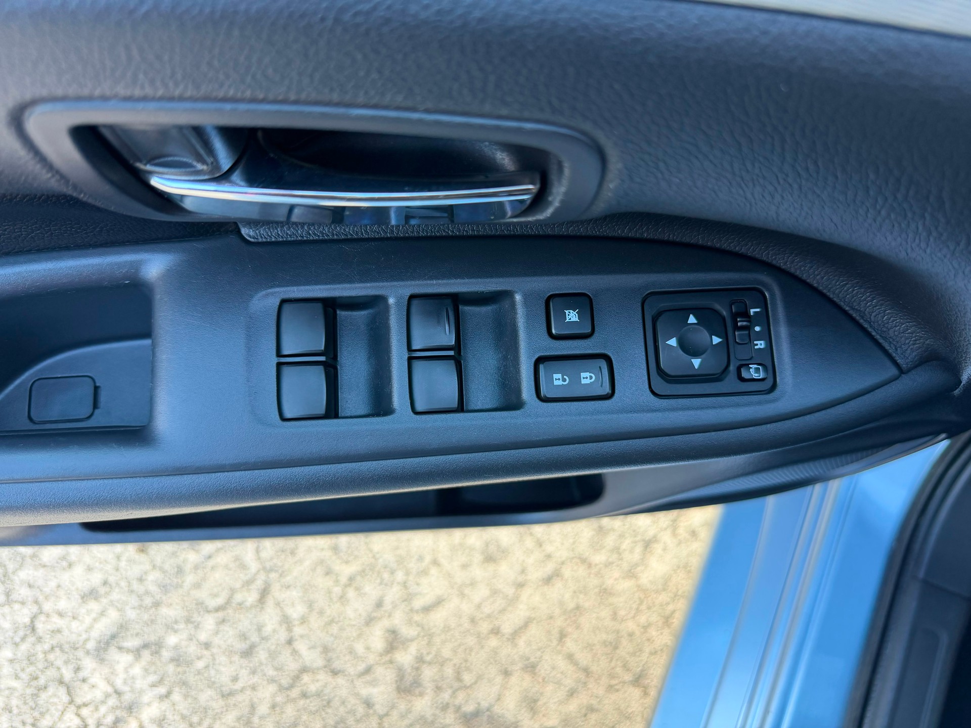 MITSUBISHI Outlander 2.0 PHEV Intense-image-13