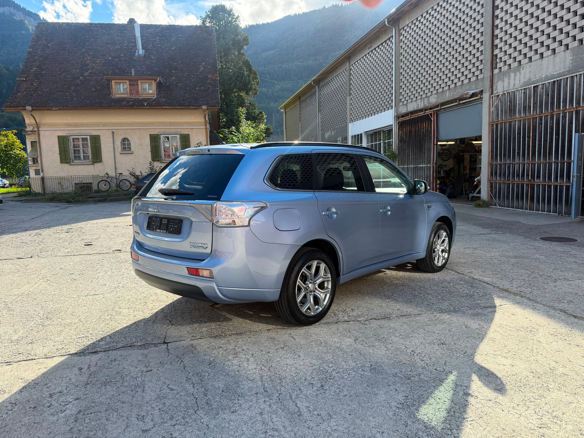 MITSUBISHI Outlander 2.0 PHEV Intense-image-3