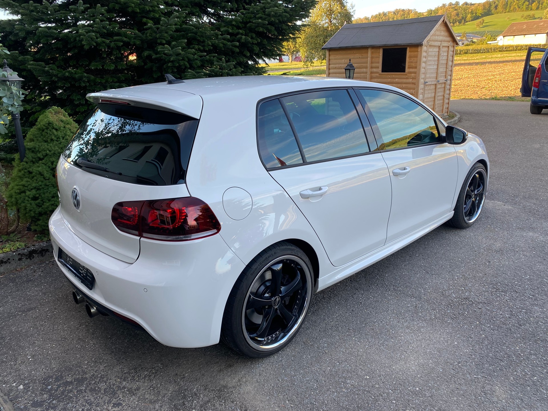 VW Golf 2.0 TSI R 4Motion-image-3