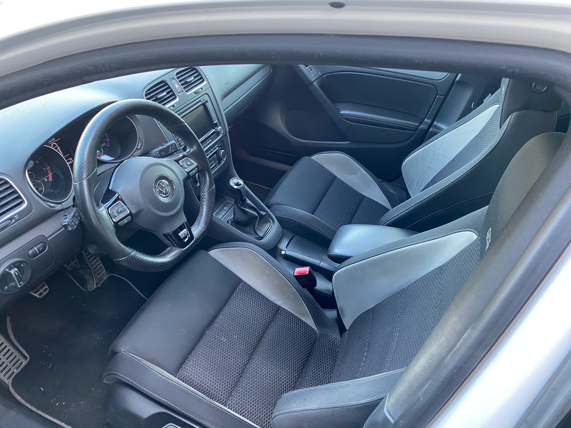 VW Golf 2.0 TSI R 4Motion-image-6
