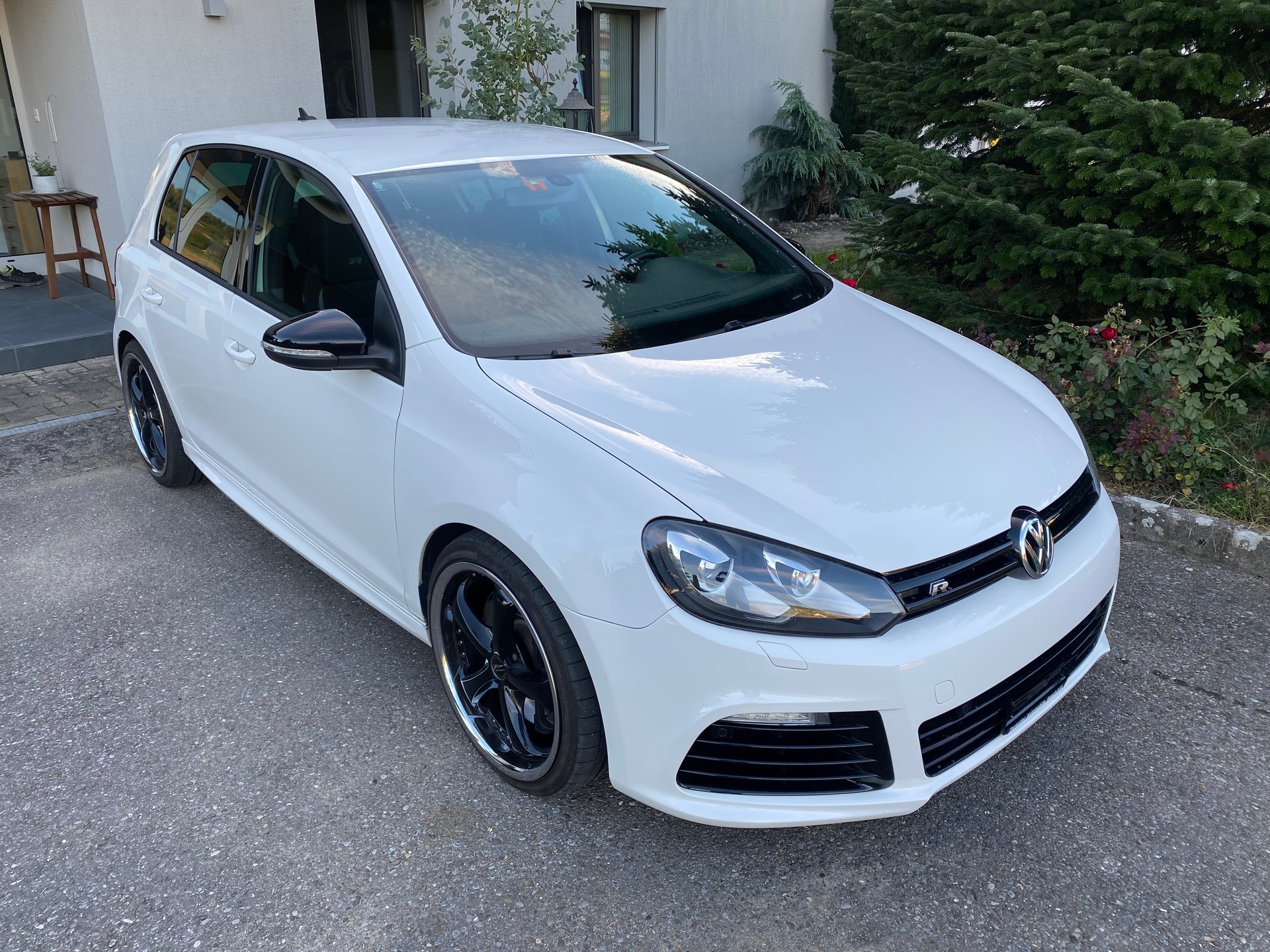 VW Golf 2.0 TSI R 4Motion-image-0