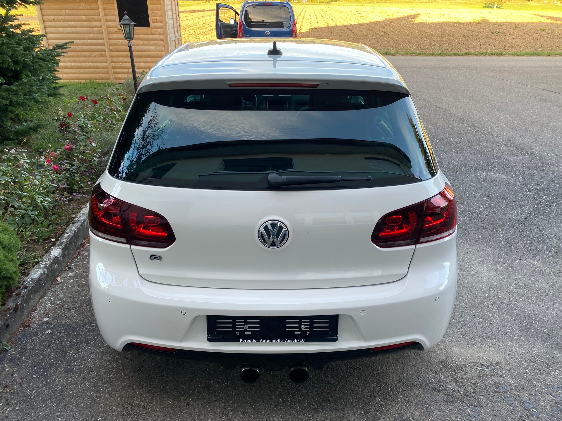 VW Golf 2.0 TSI R 4Motion-image-4