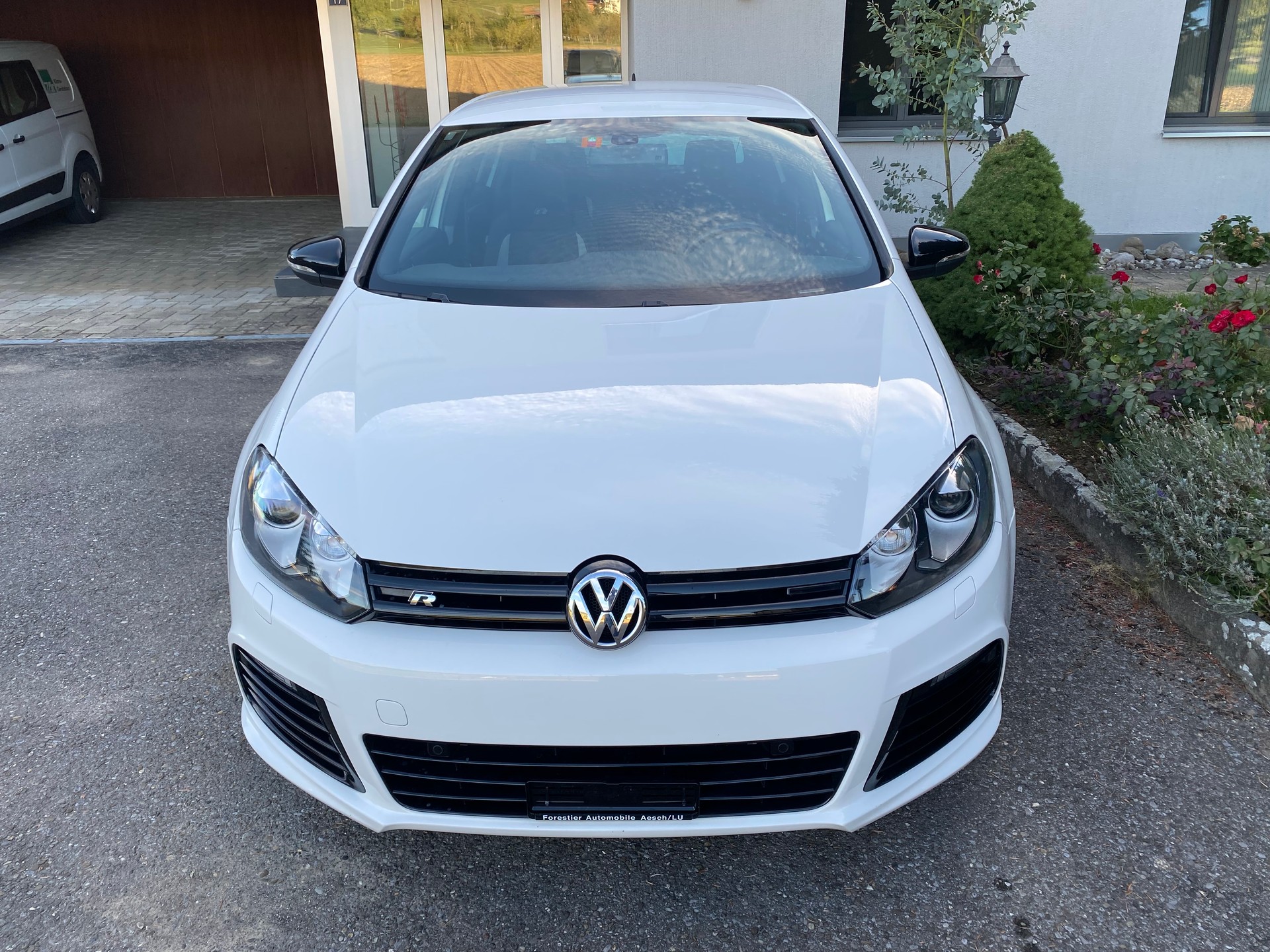 VW Golf 2.0 TSI R 4Motion-image-1