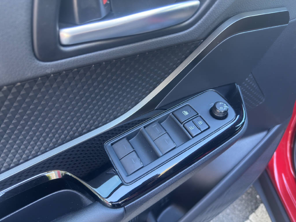 TOYOTA C-HR 1.8 VVTi HSD Trend-image-4
